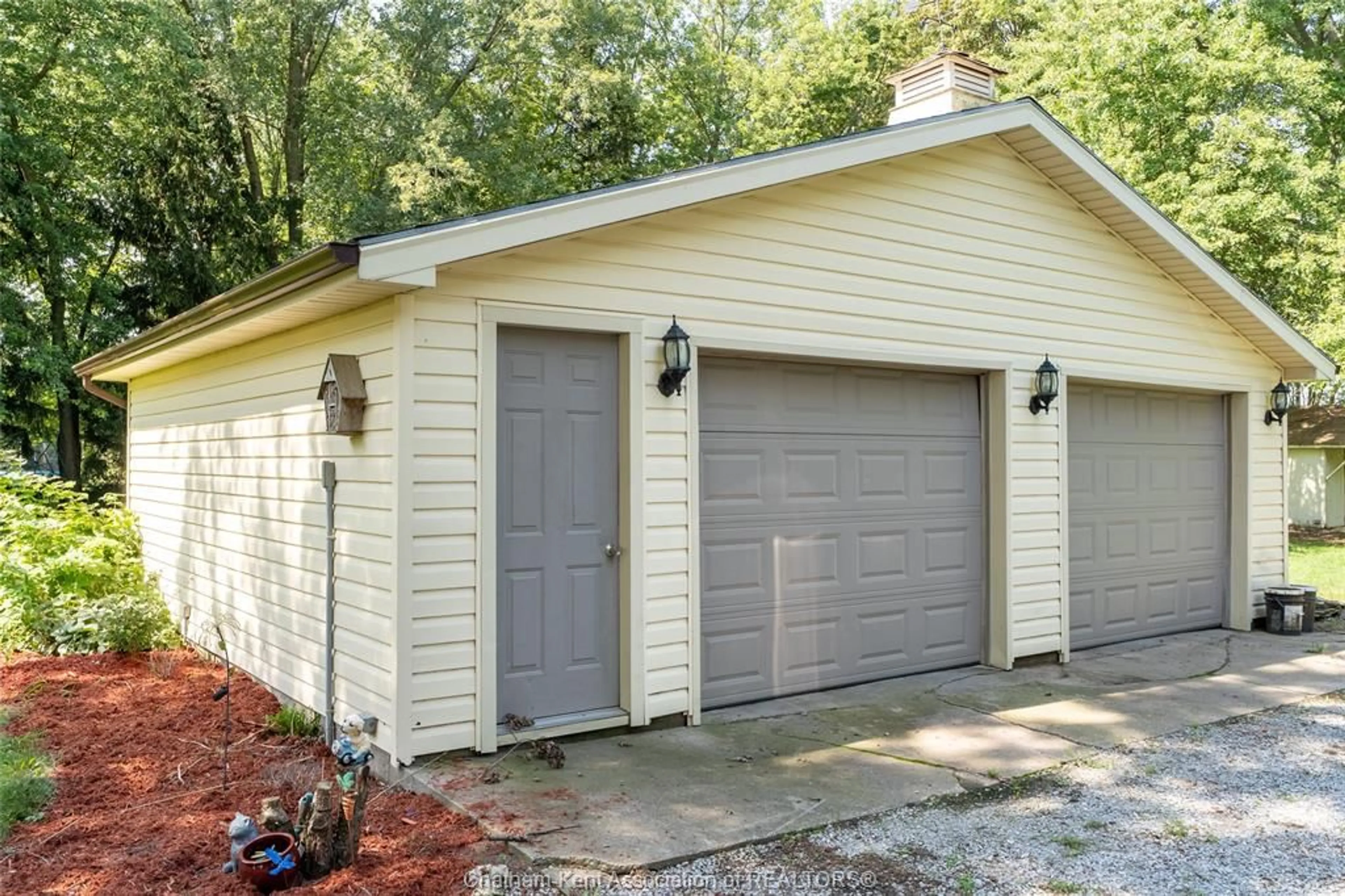 Indoor garage for 6801 Pain Court Line, Pain Court Ontario N0P 1Z0