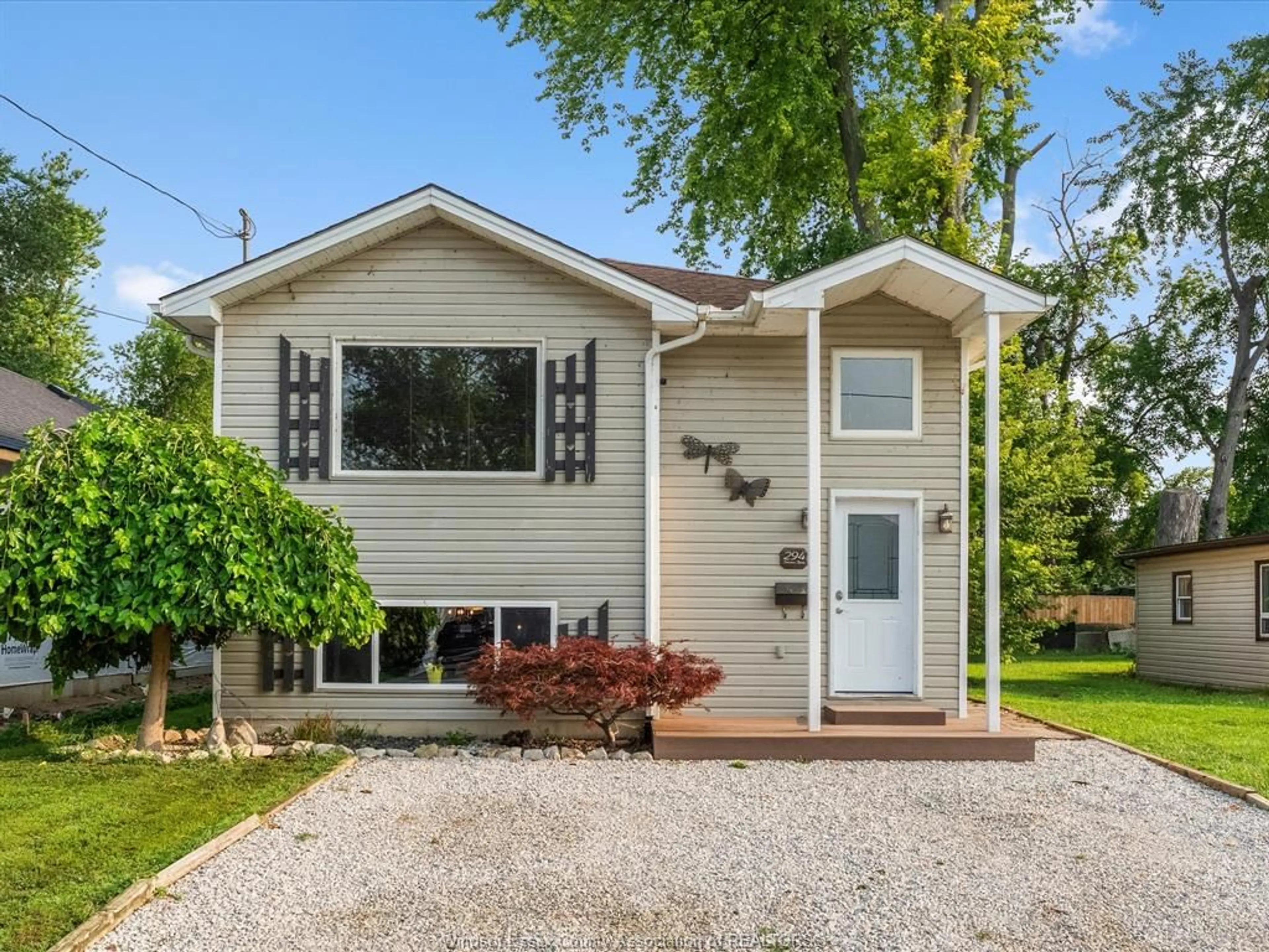 Home with vinyl exterior material, street for 294 Erieview Dr, Kingsville Ontario N9Y 1M4