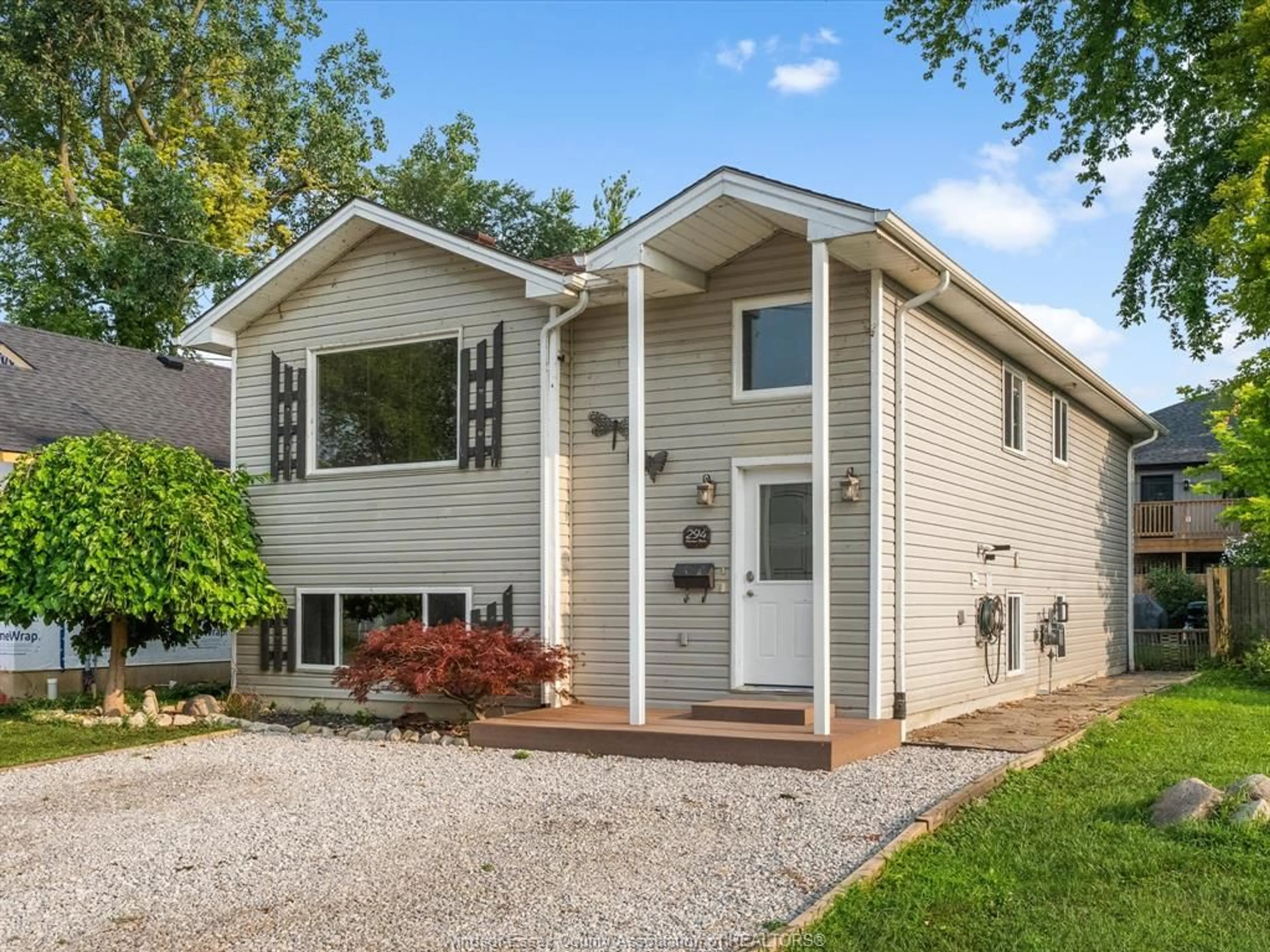 Home with vinyl exterior material, street for 294 Erieview Dr, Kingsville Ontario N9Y 1M4