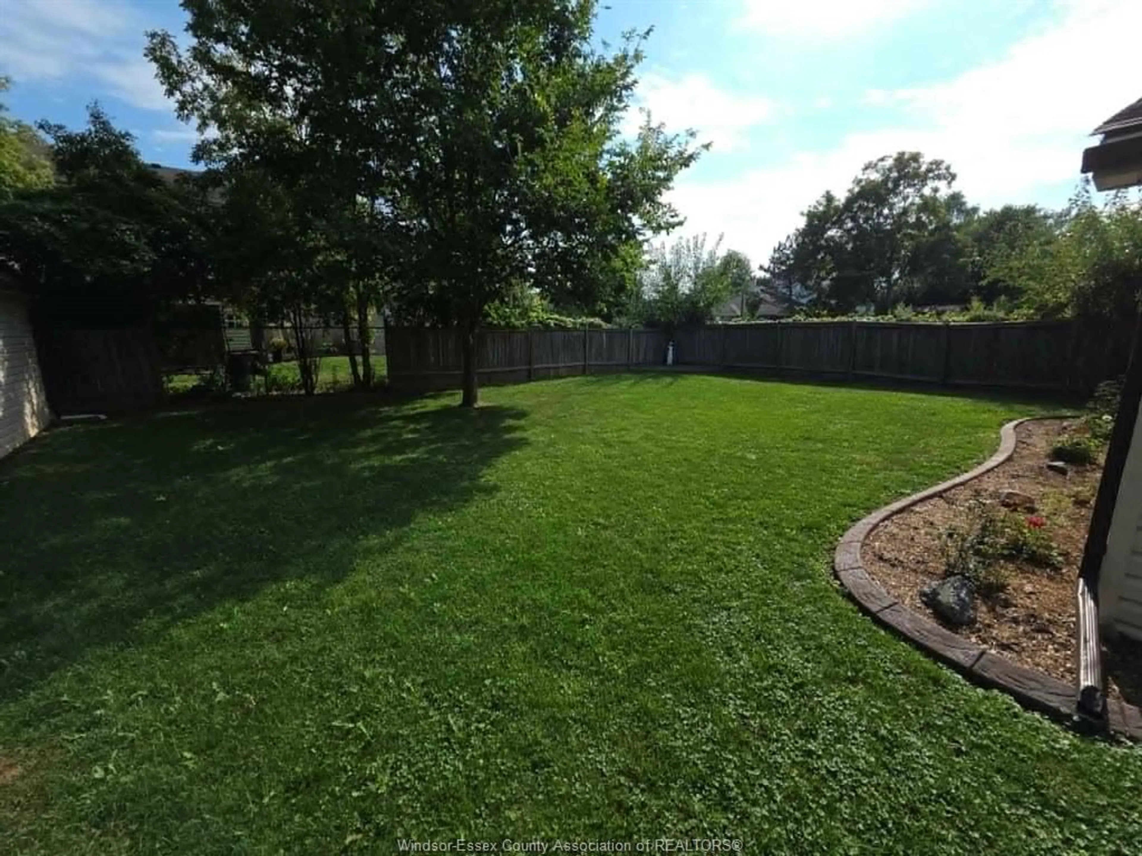 A pic from outside/outdoor area/front of a property/back of a property/a pic from drone, unknown for 12441 RENAUD St, Tecumseh Ontario N8N 1P5