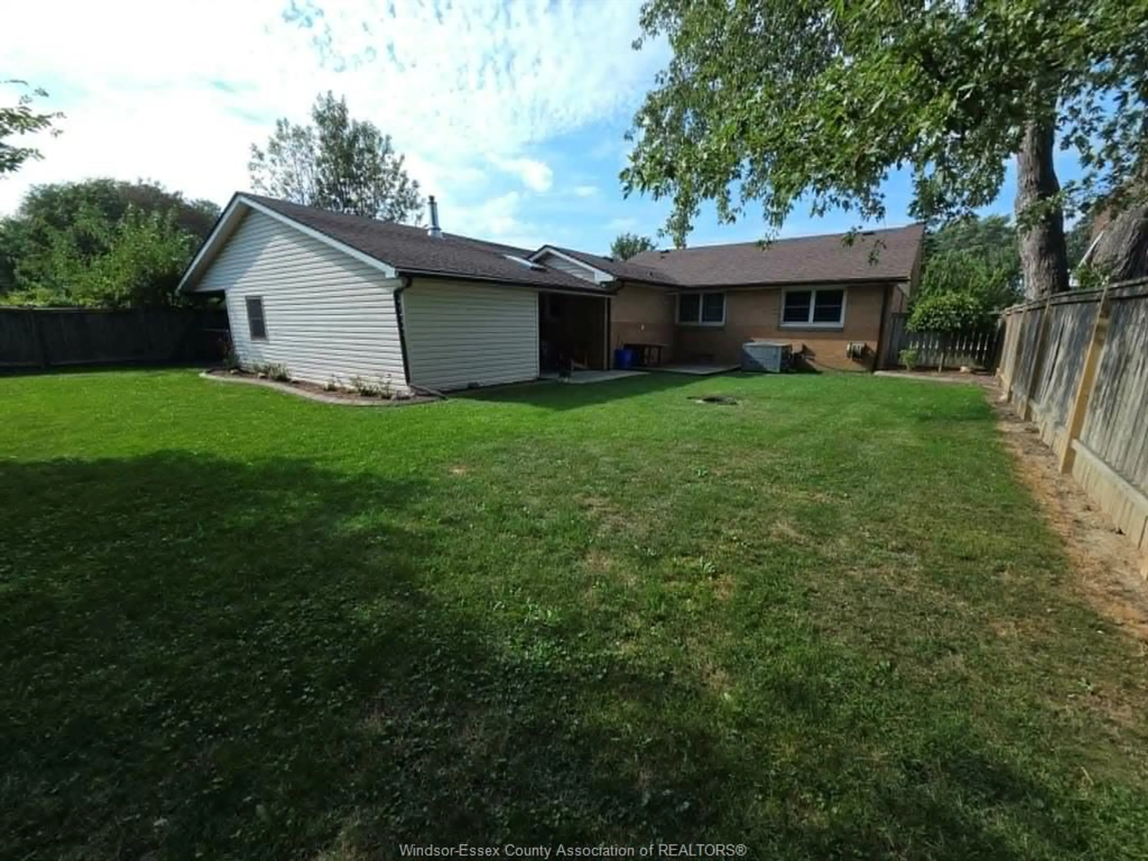 A pic from outside/outdoor area/front of a property/back of a property/a pic from drone, unknown for 12441 RENAUD St, Tecumseh Ontario N8N 1P5