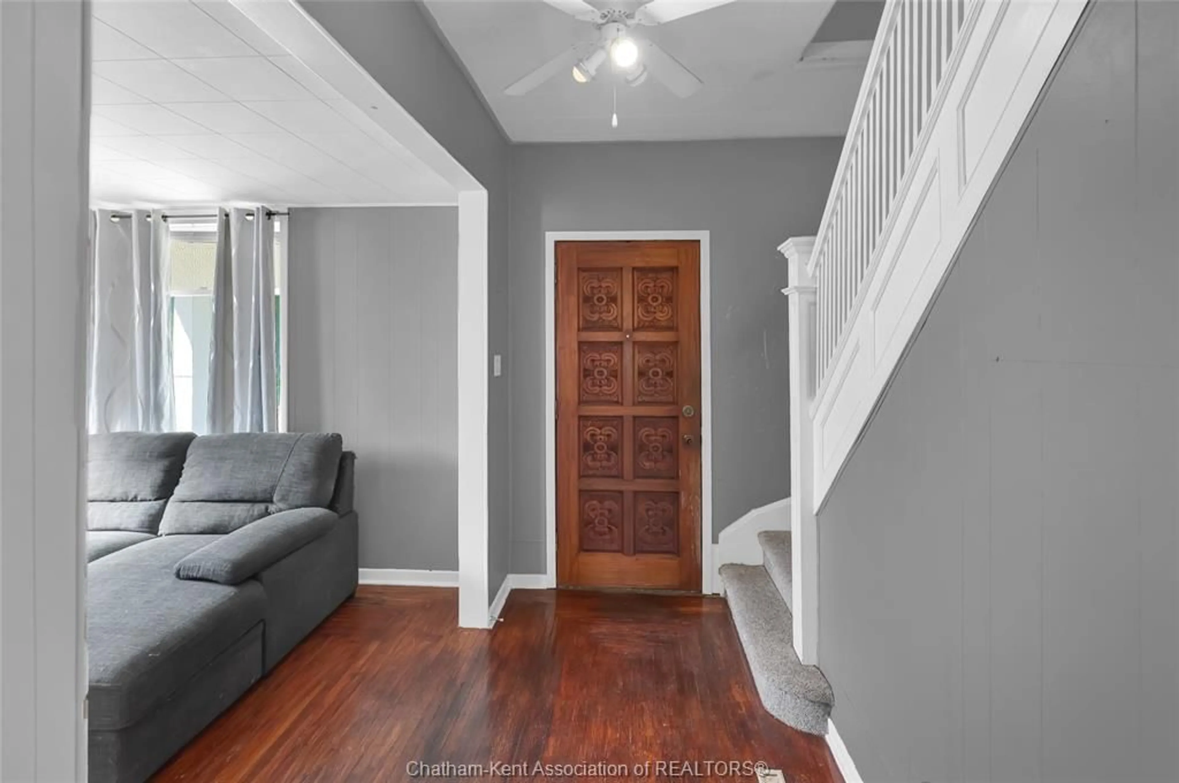 Indoor entryway for 146 Grand Ave, Chatham Ontario N7L 1W2