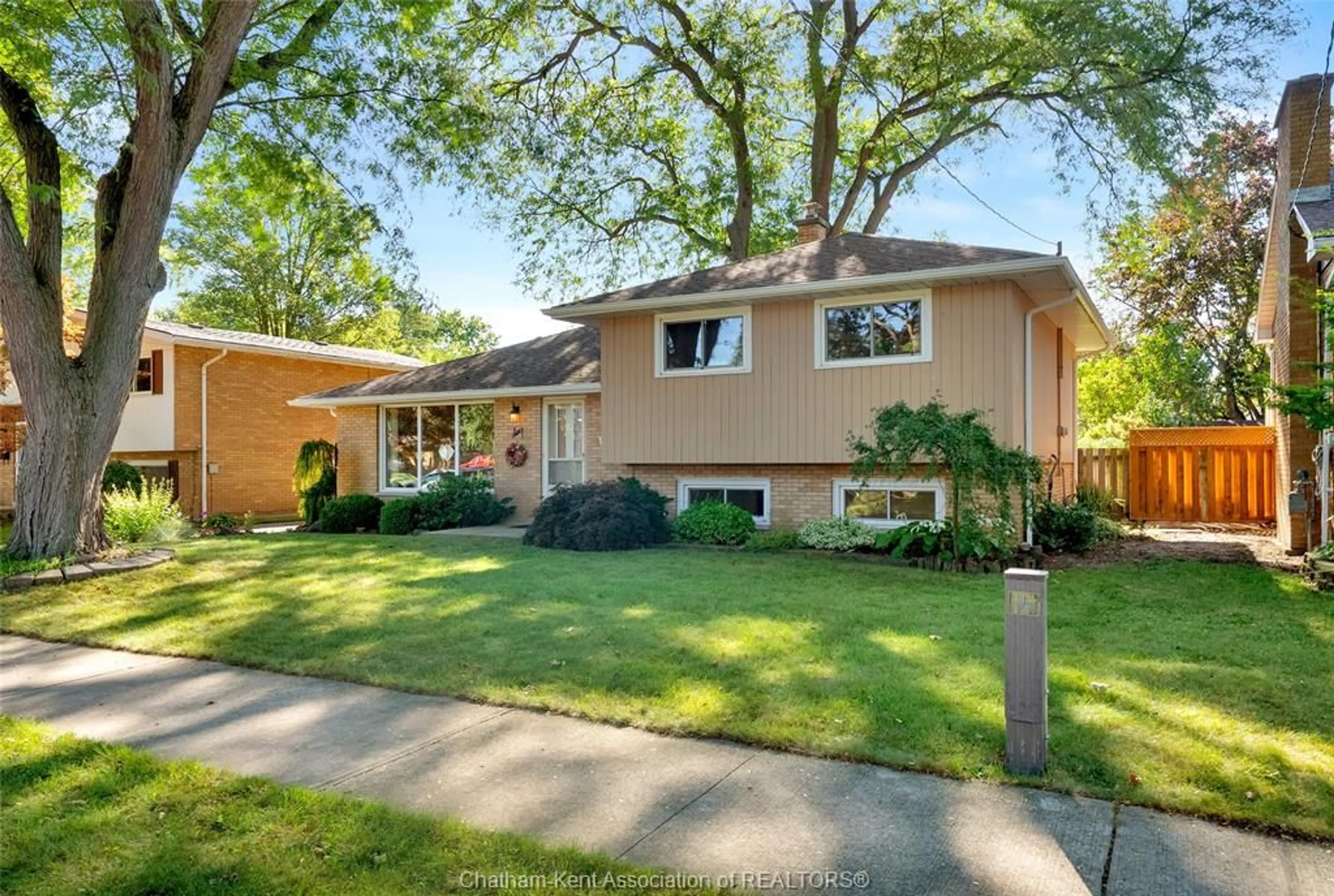 Home with brick exterior material, street for 6 MacMillan Cres, Chatham Ontario N7M 4C8