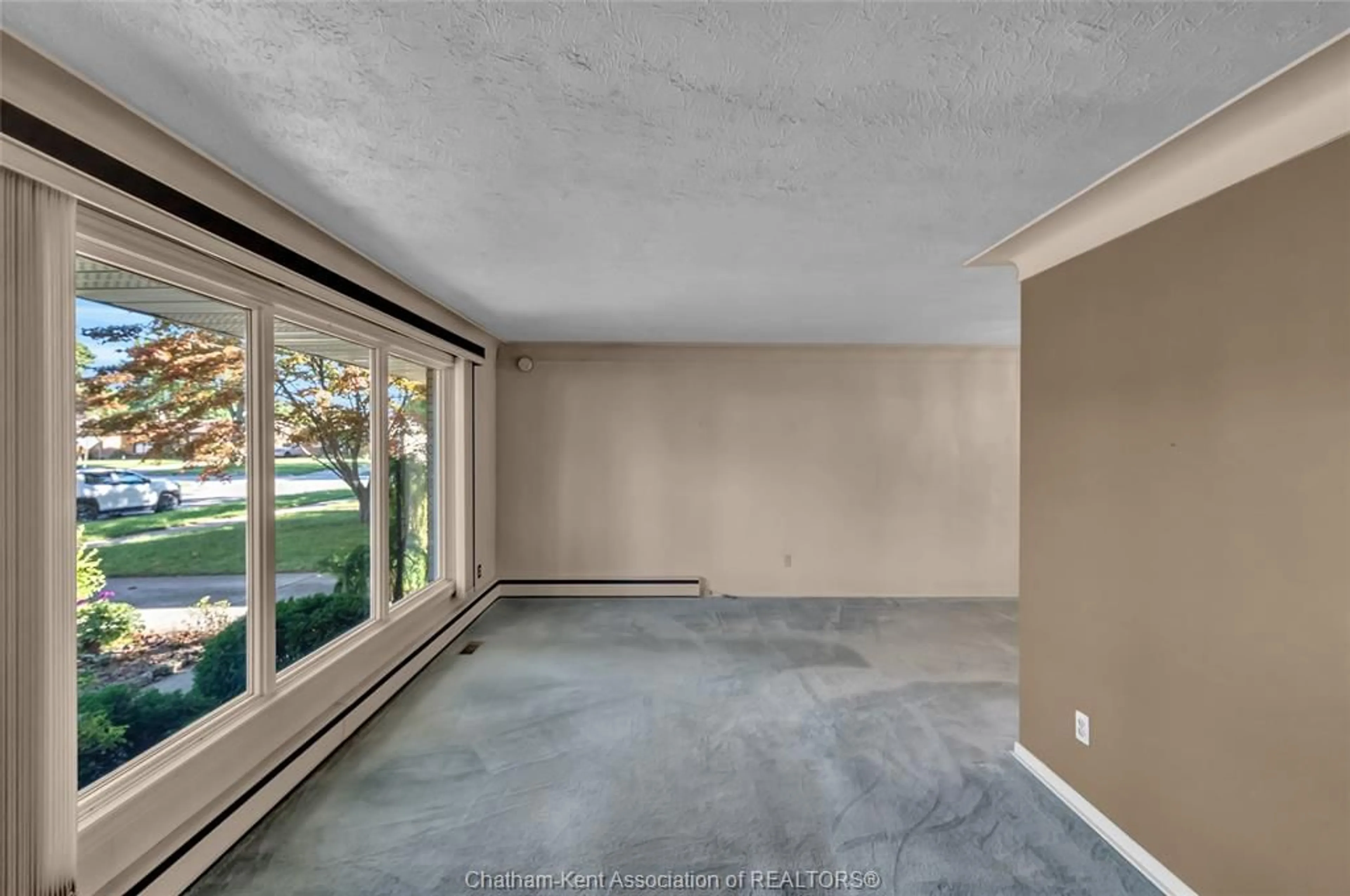A pic of a room for 6 MacMillan Cres, Chatham Ontario N7M 4C8