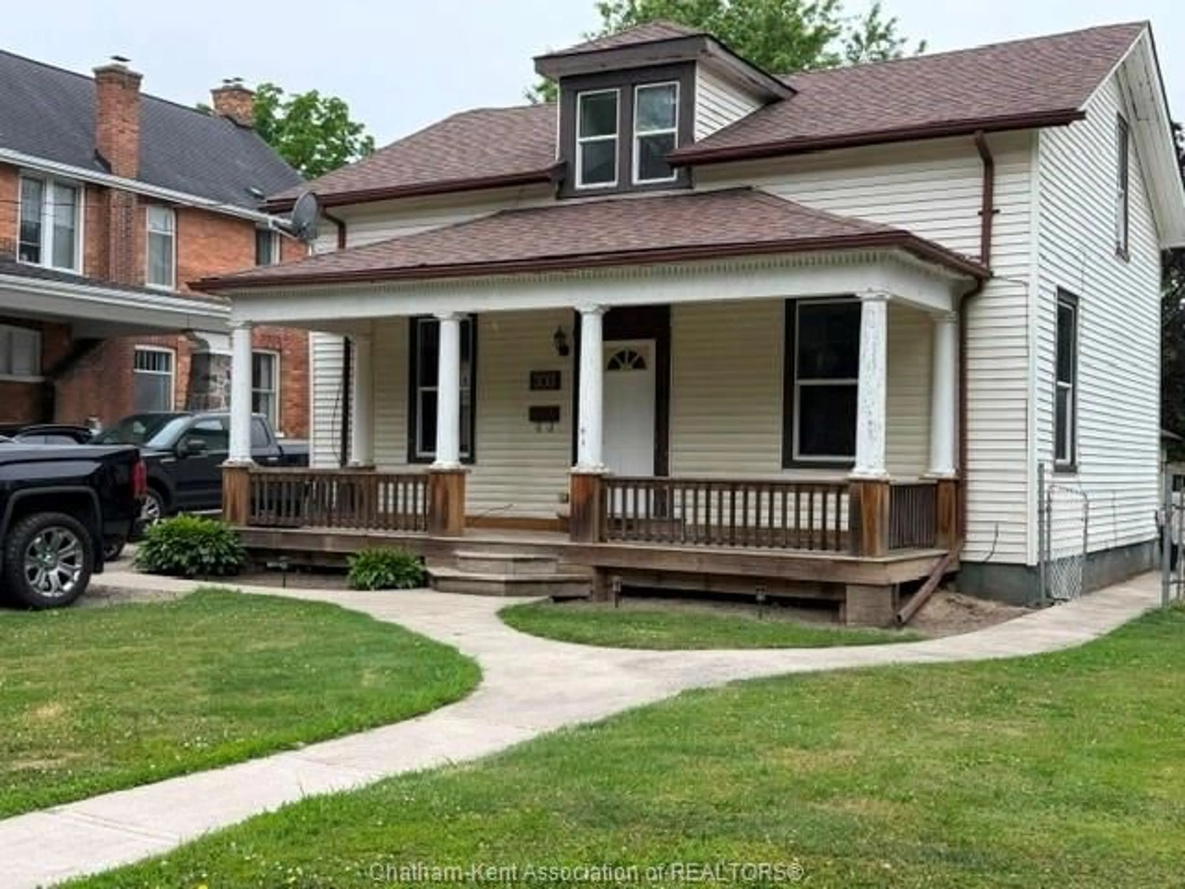 Unknown for 303 Wellington St, Chatham Ontario N7M 1K2