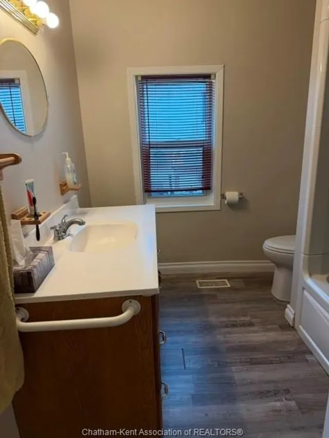 303 Wellington St, Chatham 3