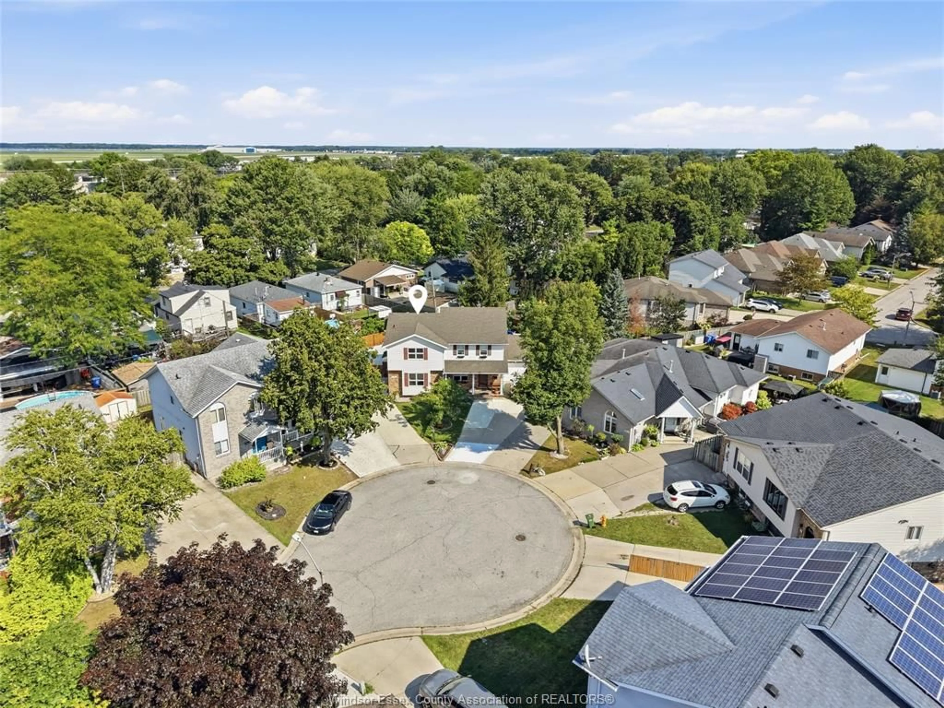 A pic from outside/outdoor area/front of a property/back of a property/a pic from drone, street for 3640 STEPHANIE Crt, Windsor Ontario N8W 5G5
