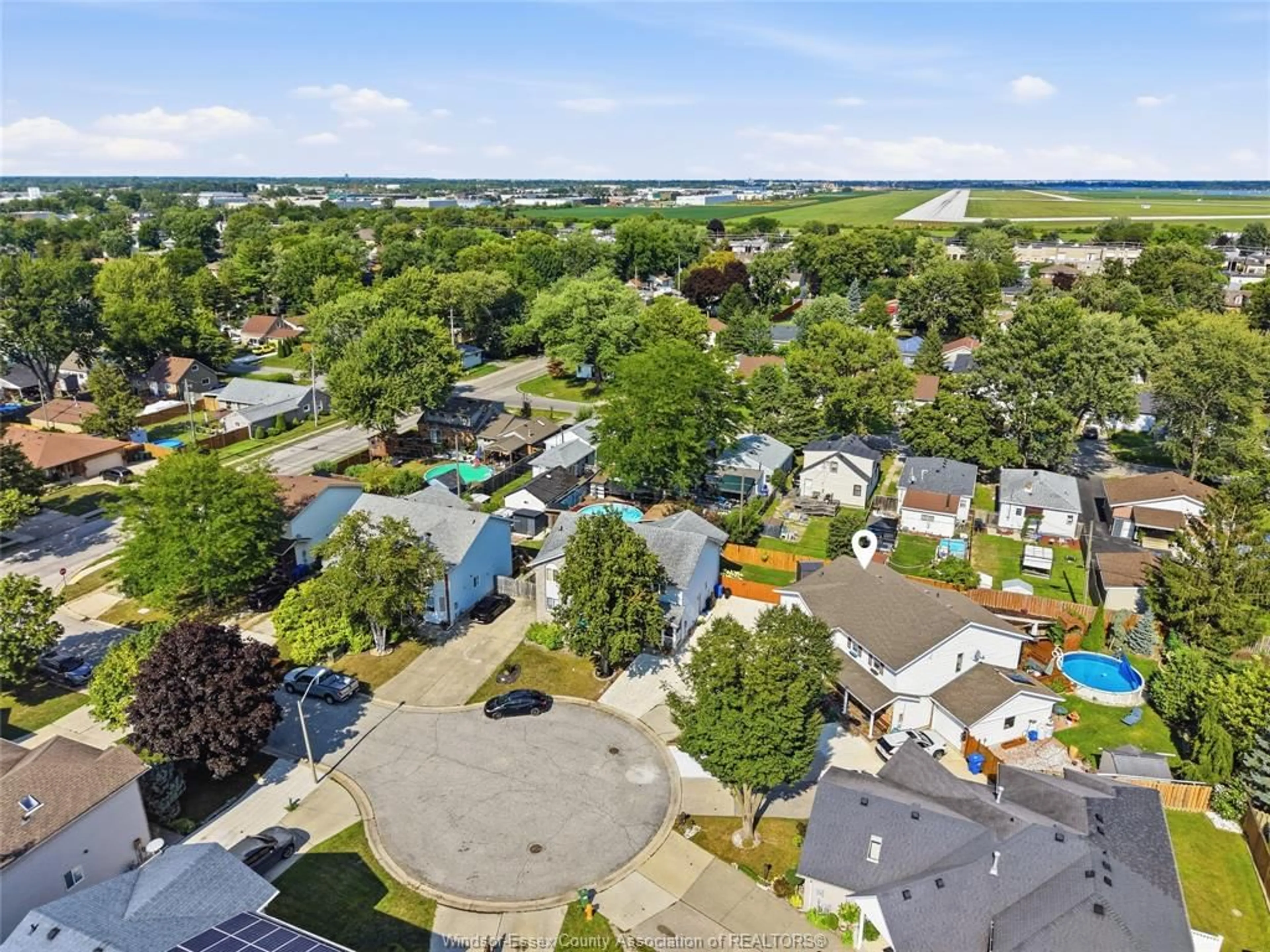 A pic from outside/outdoor area/front of a property/back of a property/a pic from drone, unknown for 3640 STEPHANIE Crt, Windsor Ontario N8W 5G5