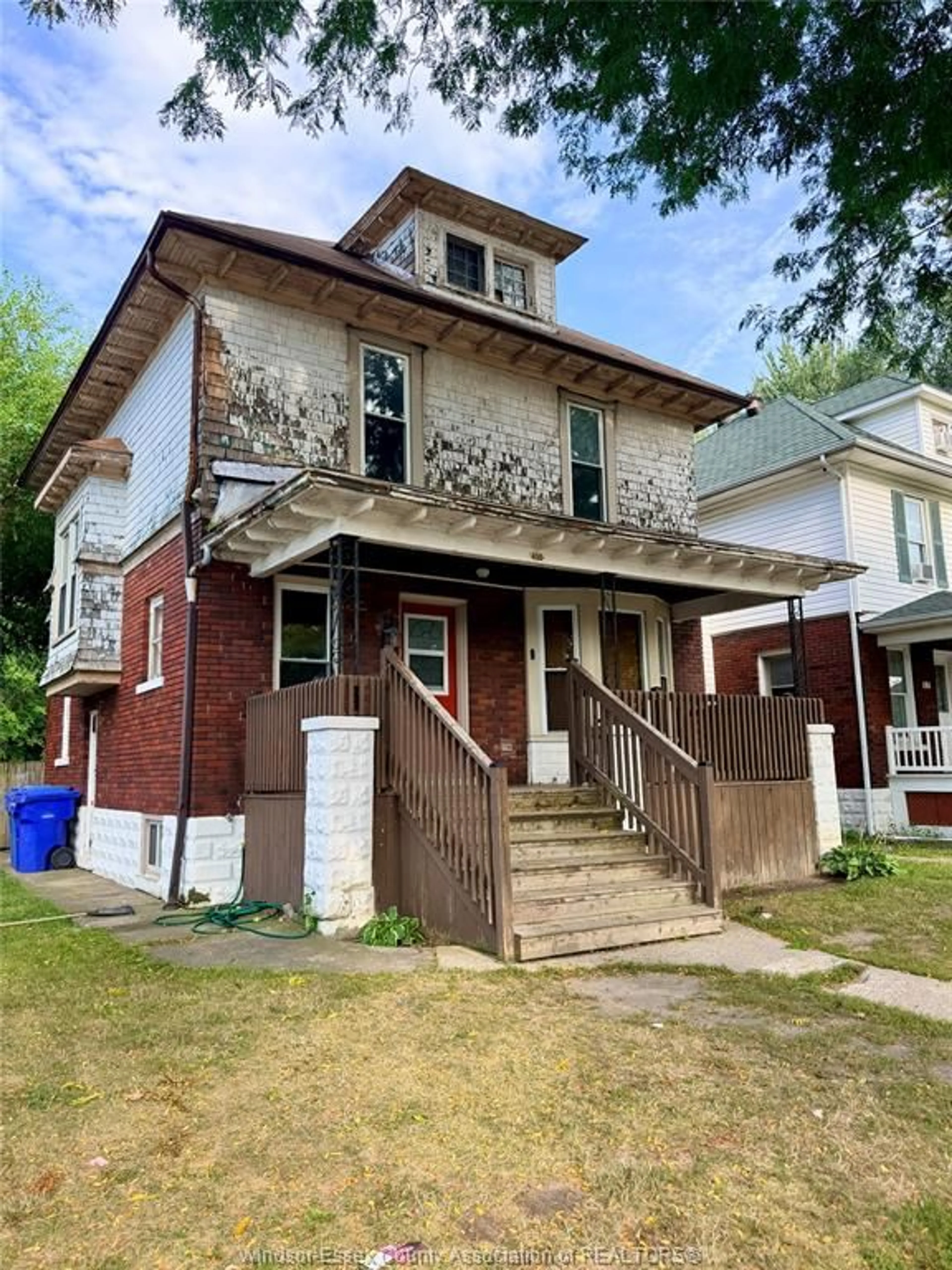 Home with brick exterior material, street for 490 CRAWFORD, Windsor Ontario N9A 5C4