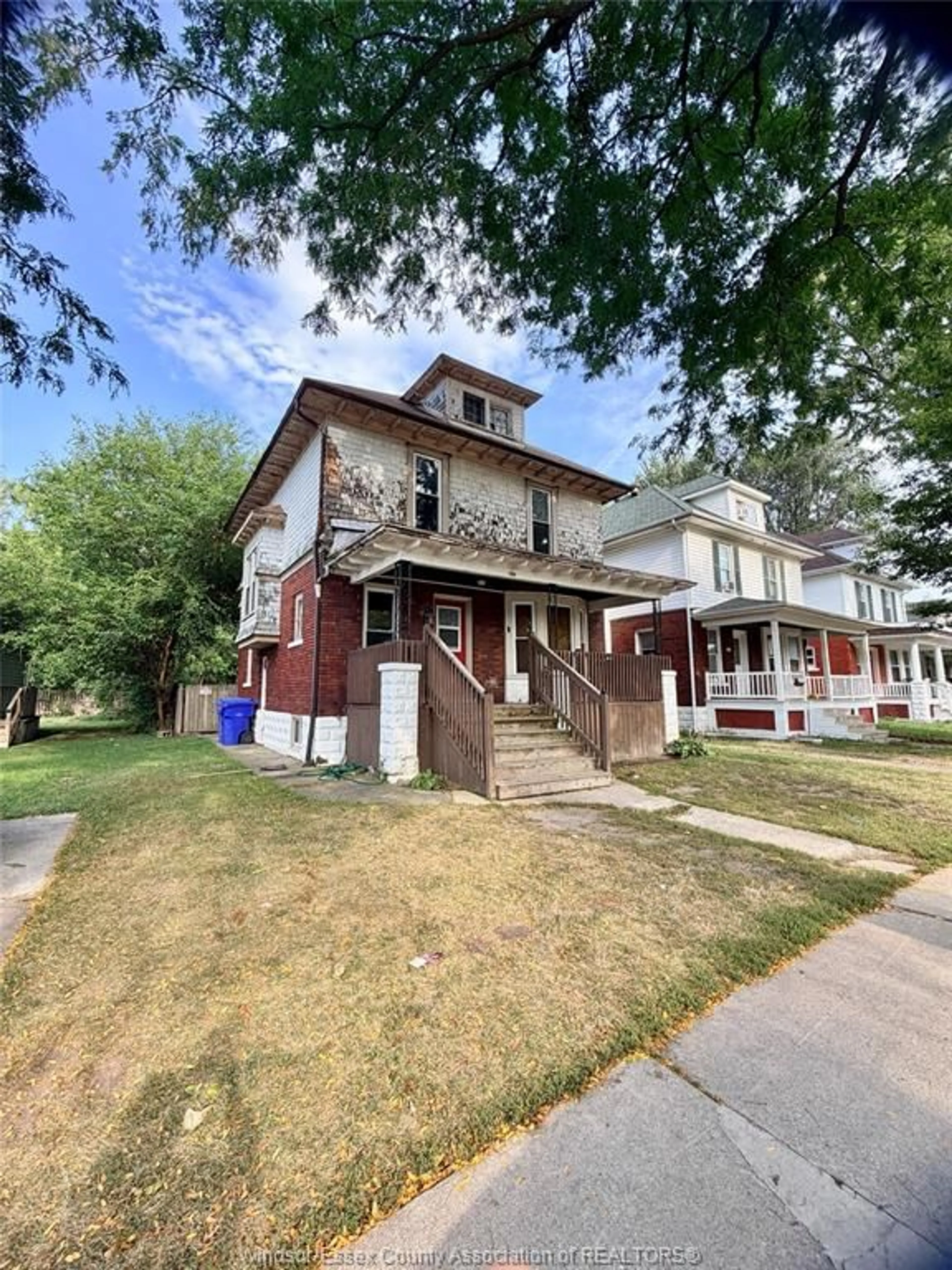 Home with brick exterior material, street for 490 CRAWFORD, Windsor Ontario N9A 5C4