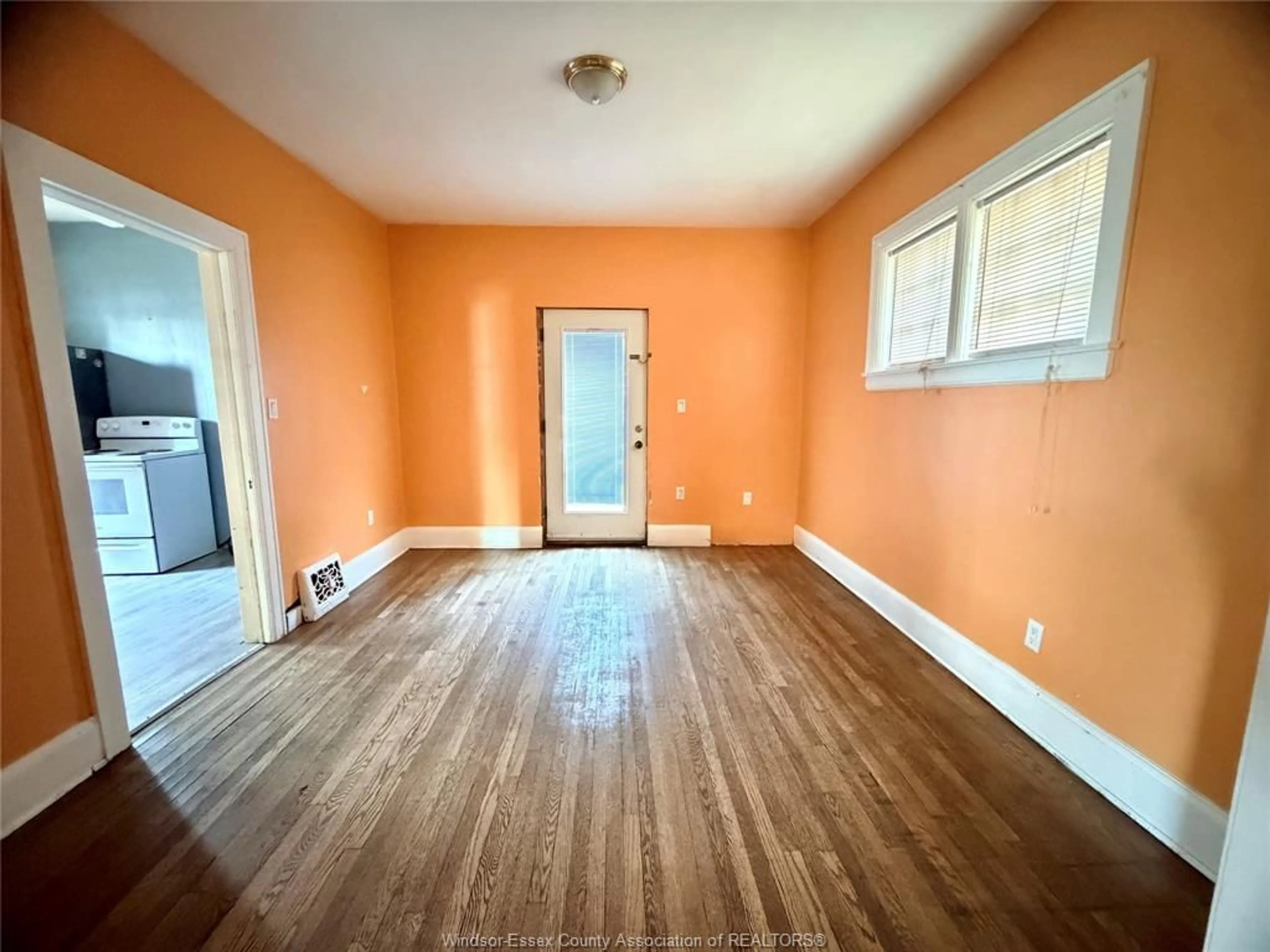 A pic of a room for 490 CRAWFORD, Windsor Ontario N9A 5C4