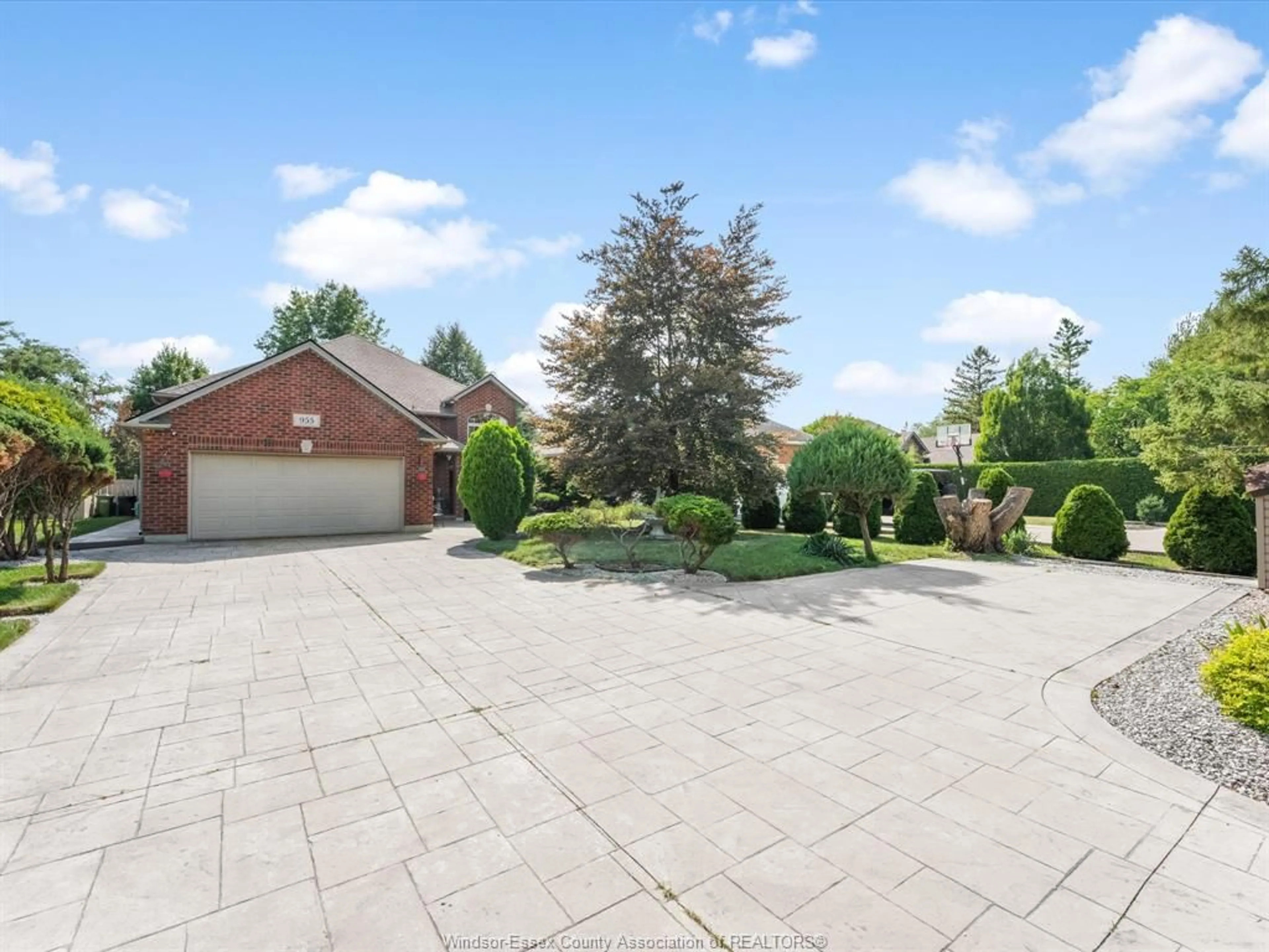 A pic from outside/outdoor area/front of a property/back of a property/a pic from drone, street for 955 N Talbot Rd, Windsor Ontario N9G 1M8