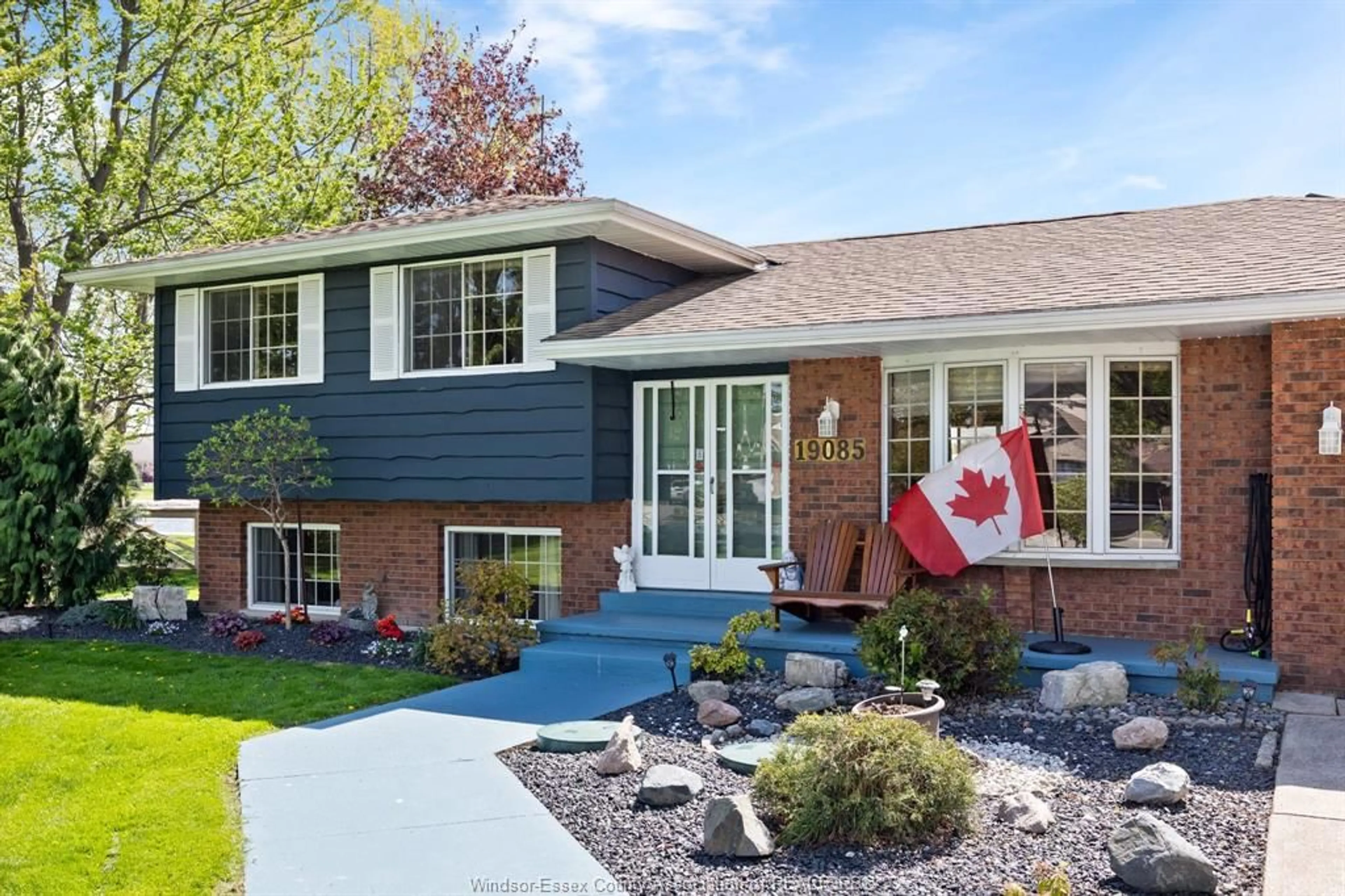 Home with vinyl exterior material, street for 19085 BLUE WATER Ave, Lakeshore Ontario N0P 2L0