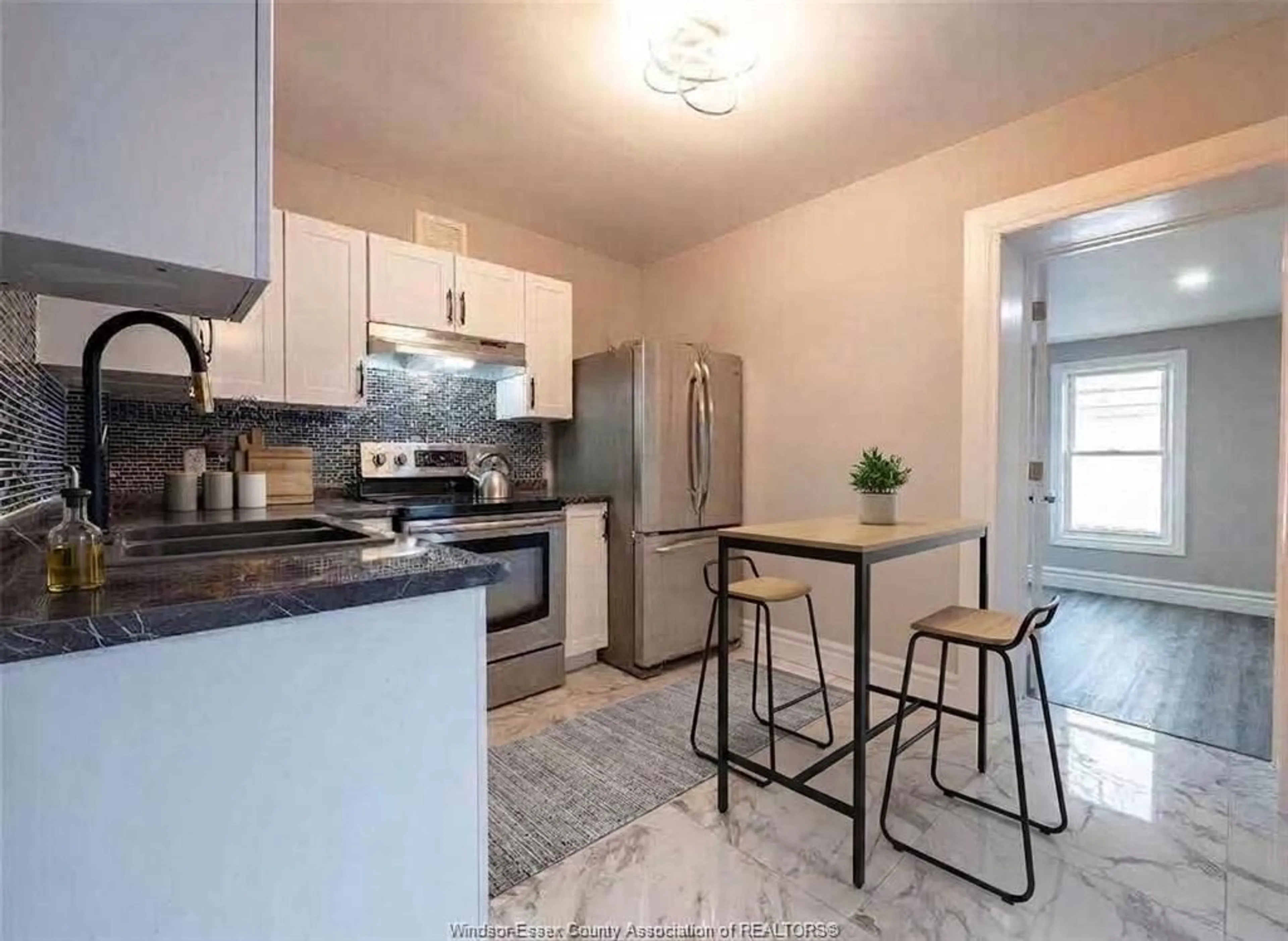 Standard kitchen, unknown for 1165 Elm Ave, Windsor Ontario N9A 5J1