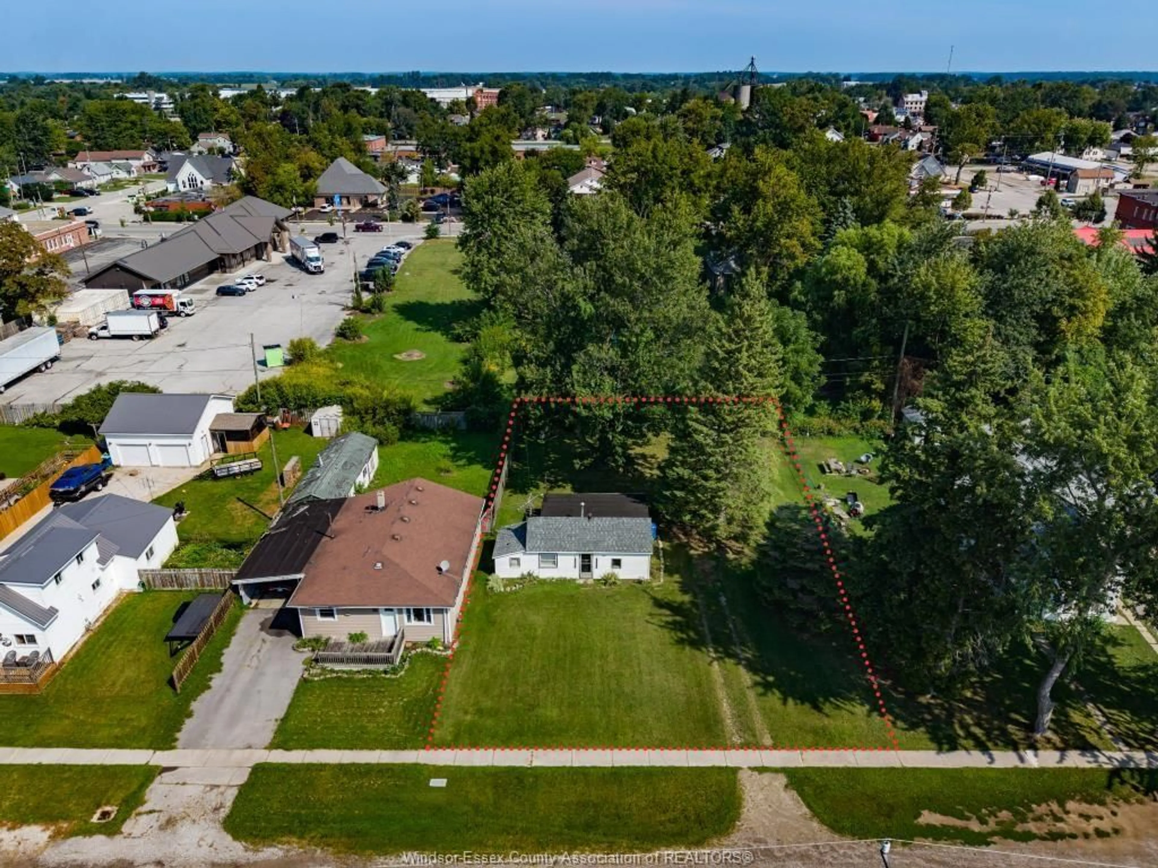 A pic from outside/outdoor area/front of a property/back of a property/a pic from drone, street for 146 MAPLE, Harrow Ontario N0R 1G0