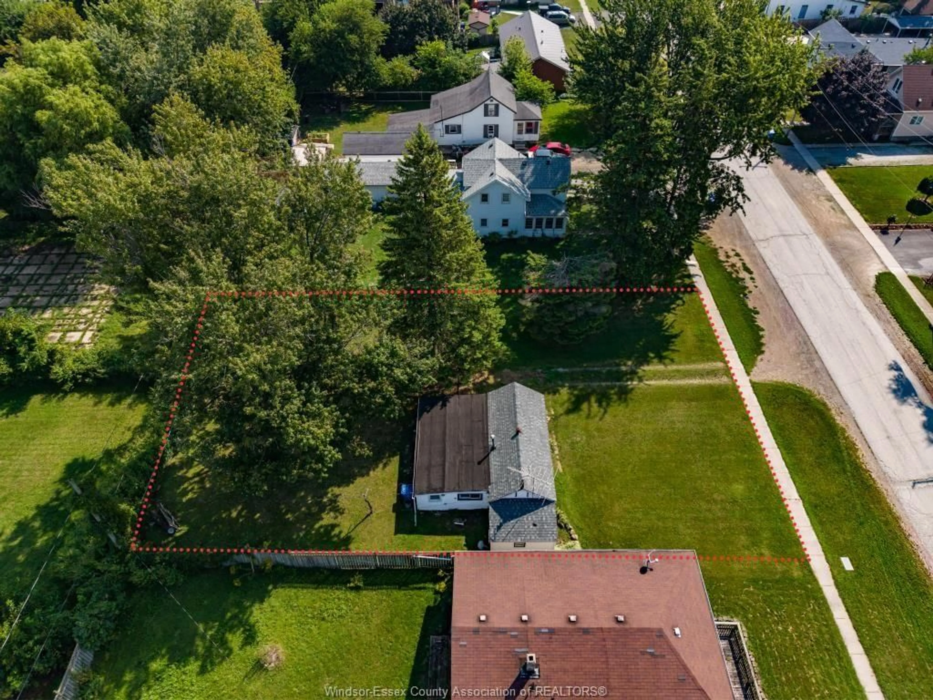 A pic from outside/outdoor area/front of a property/back of a property/a pic from drone, street for 146 MAPLE, Harrow Ontario N0R 1G0