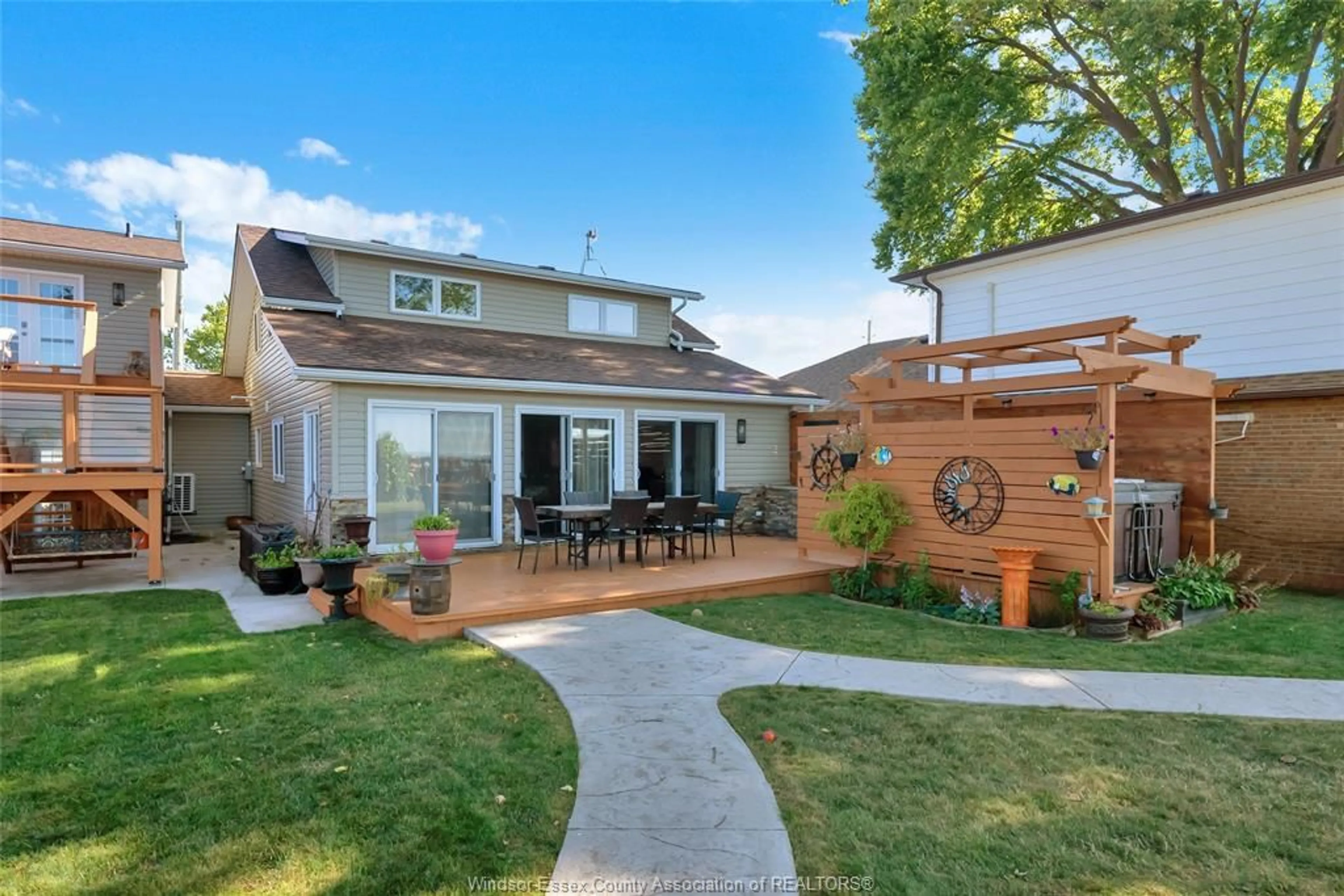 Patio, street for 235 Lakeside Dr, Amherstburg Ontario N0R 1G0