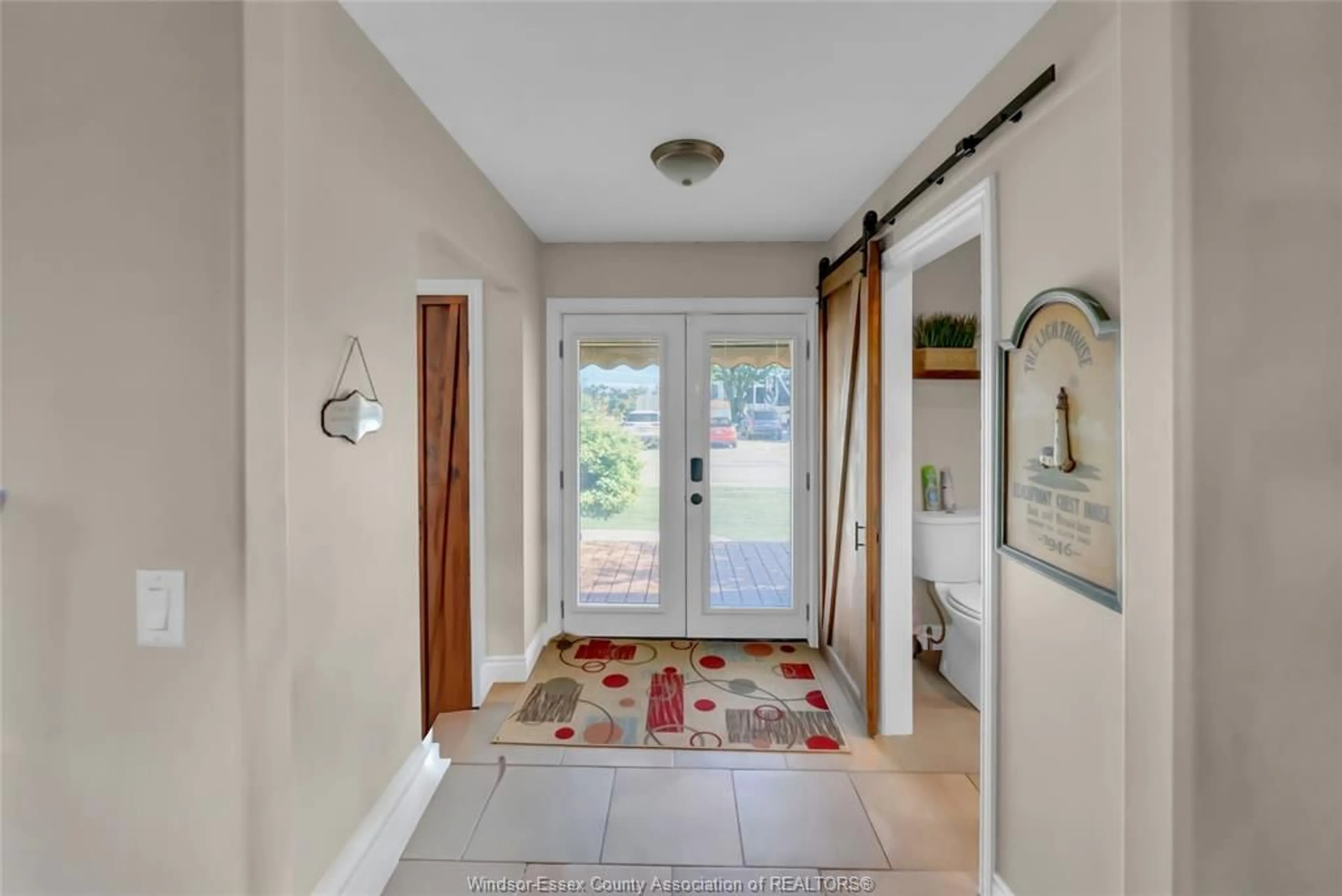 Indoor entryway for 235 Lakeside Dr, Amherstburg Ontario N0R 1G0
