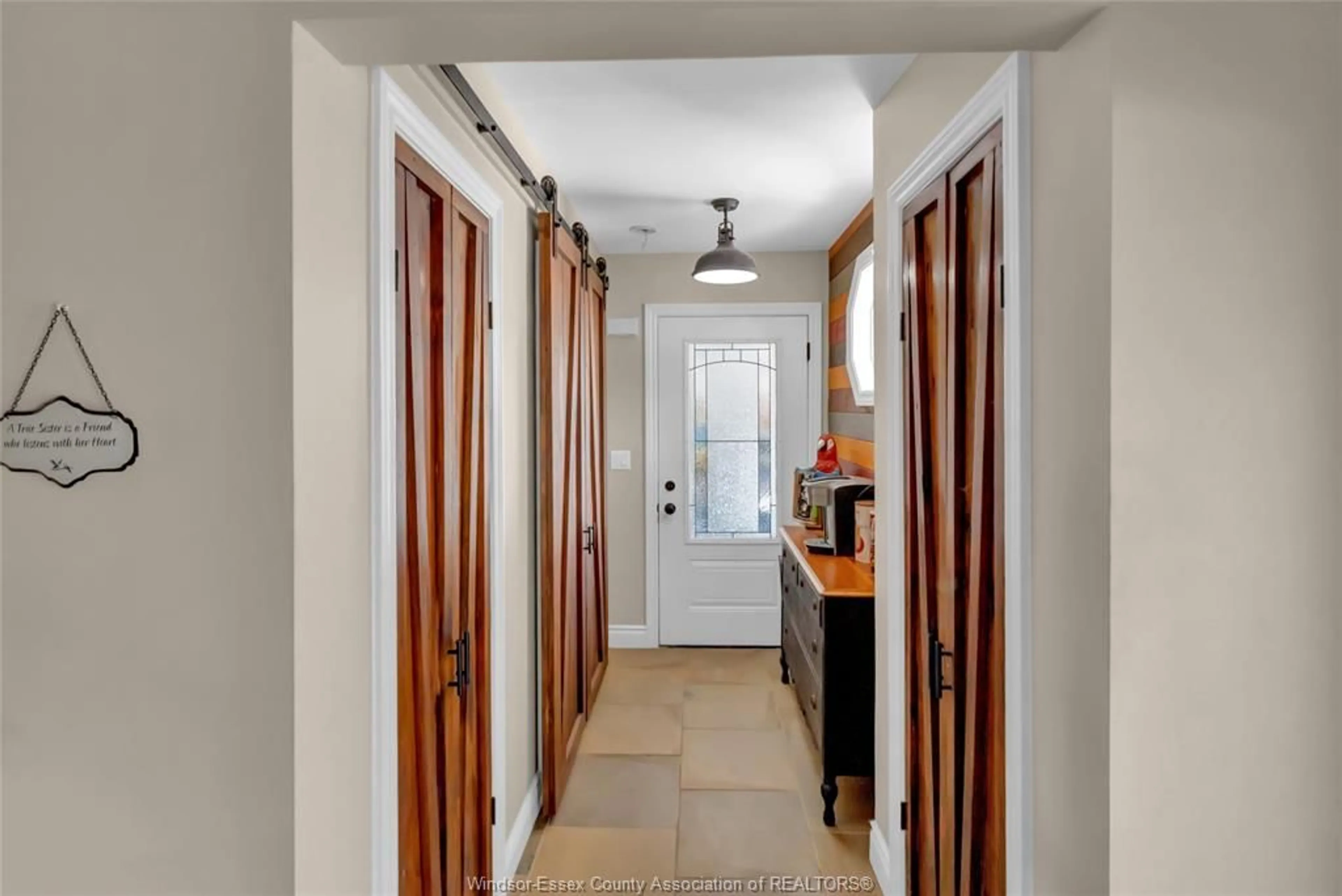 Indoor entryway for 235 Lakeside Dr, Amherstburg Ontario N0R 1G0