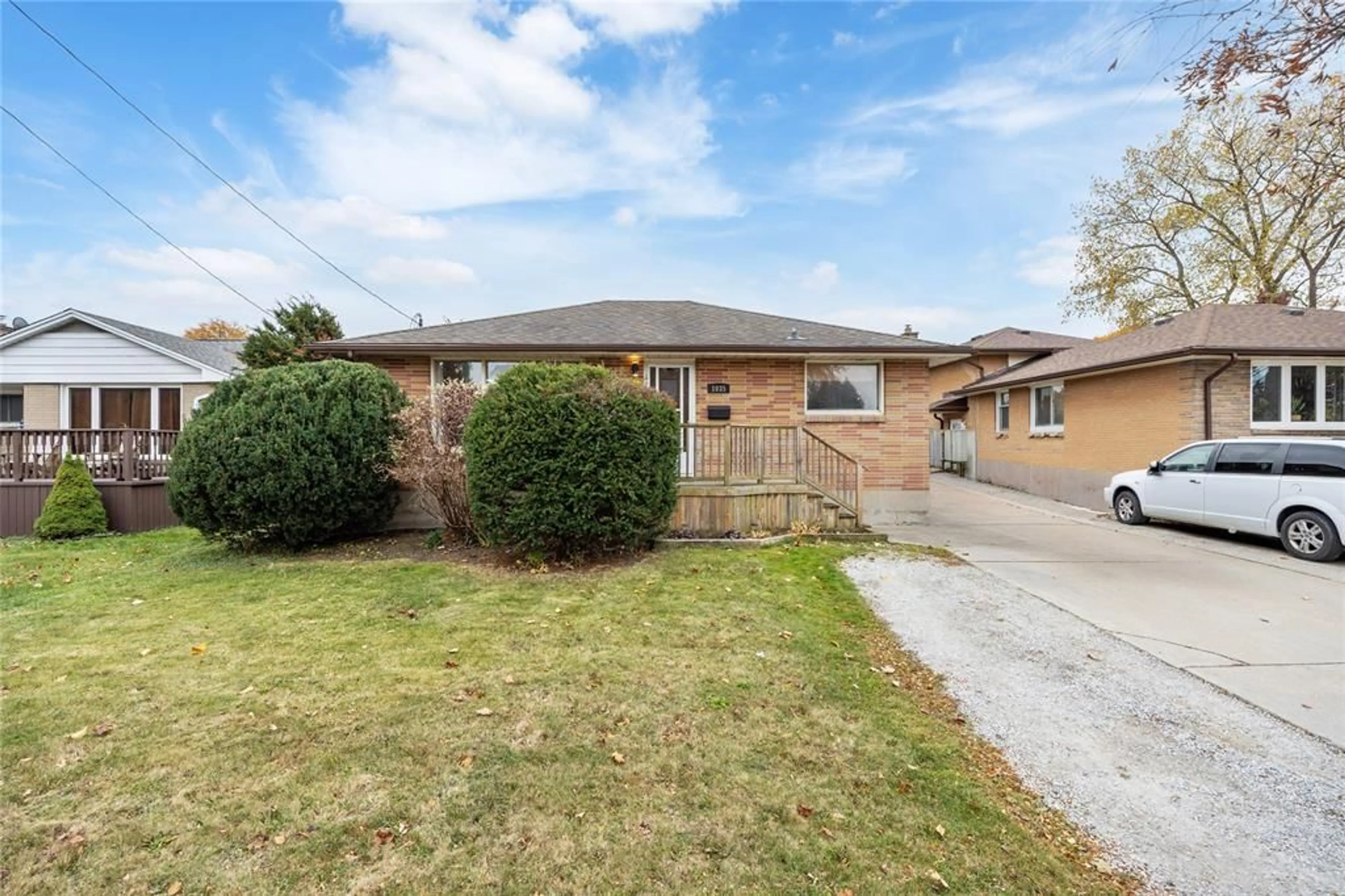 Home with brick exterior material, street for 1035 WELLINGTON St, Sarnia Ontario N7S 1E4