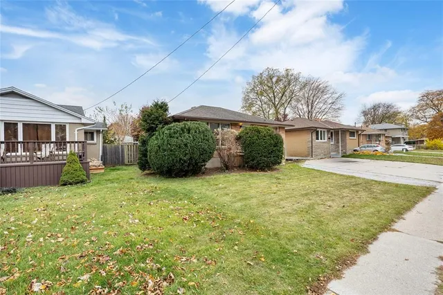 1035 WELLINGTON St, Sarnia 3
