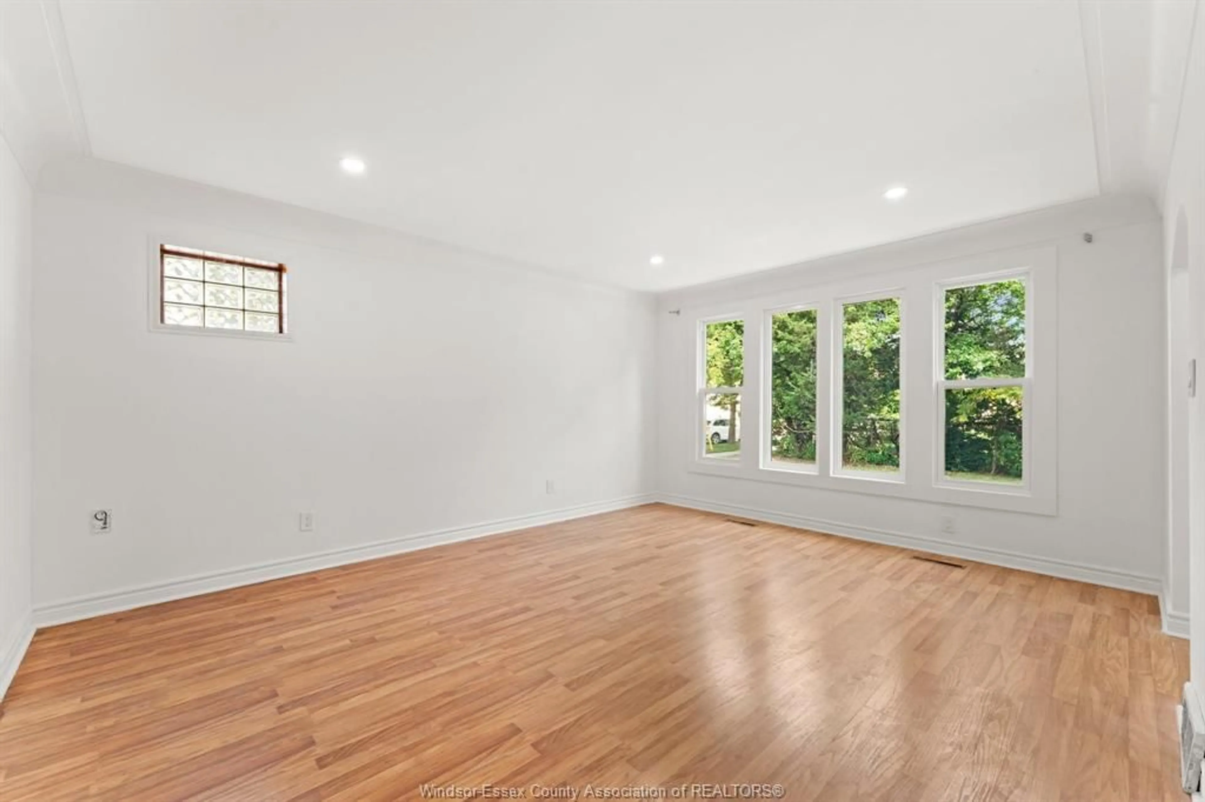 A pic of a room for 1905 NORFOLK St, Windsor Ontario N9E 1H6