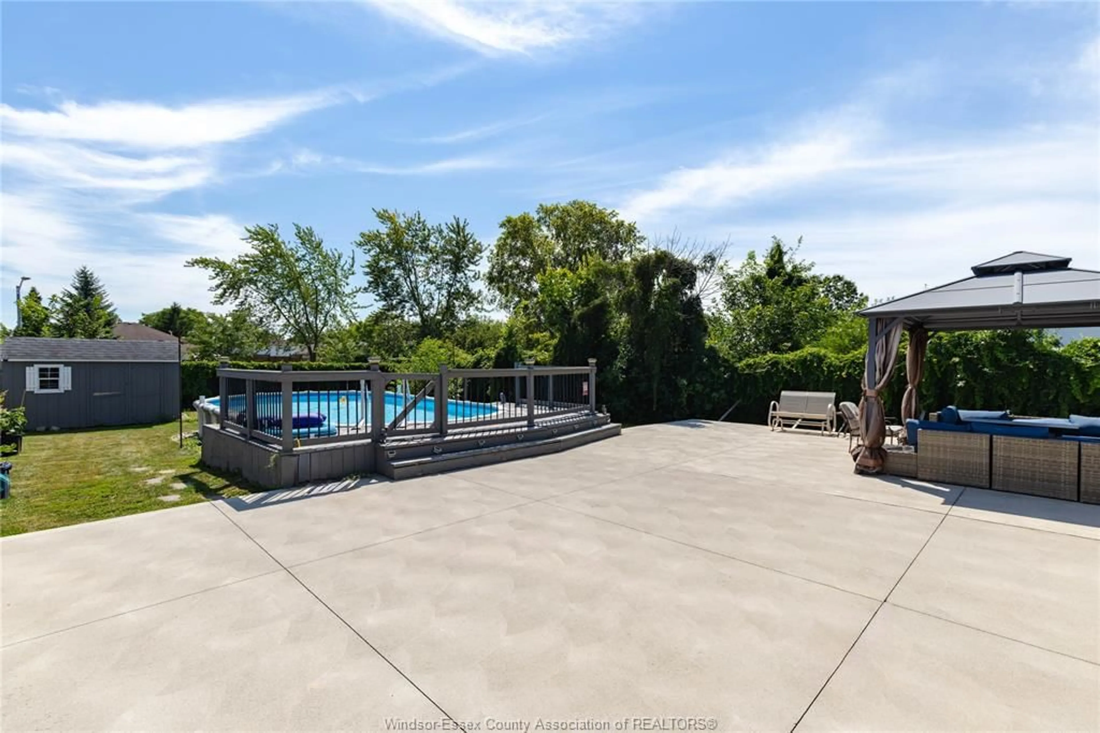 Pool for 1479 SOUTHDALE Dr, Windsor Ontario N8W 5N3