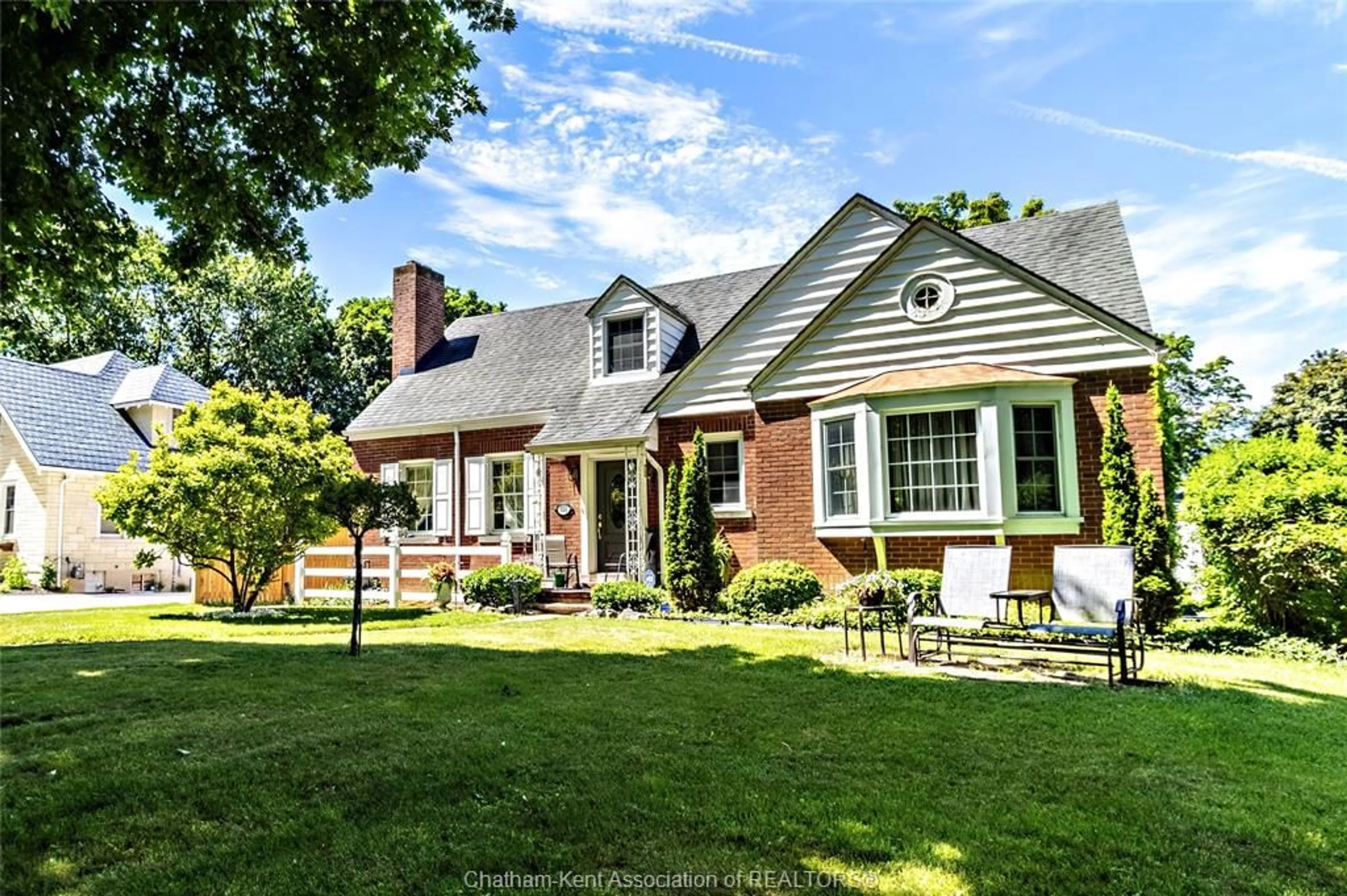 Home with brick exterior material, street for 310 VICTORIA Ave, Chatham Ontario N7L 3A9