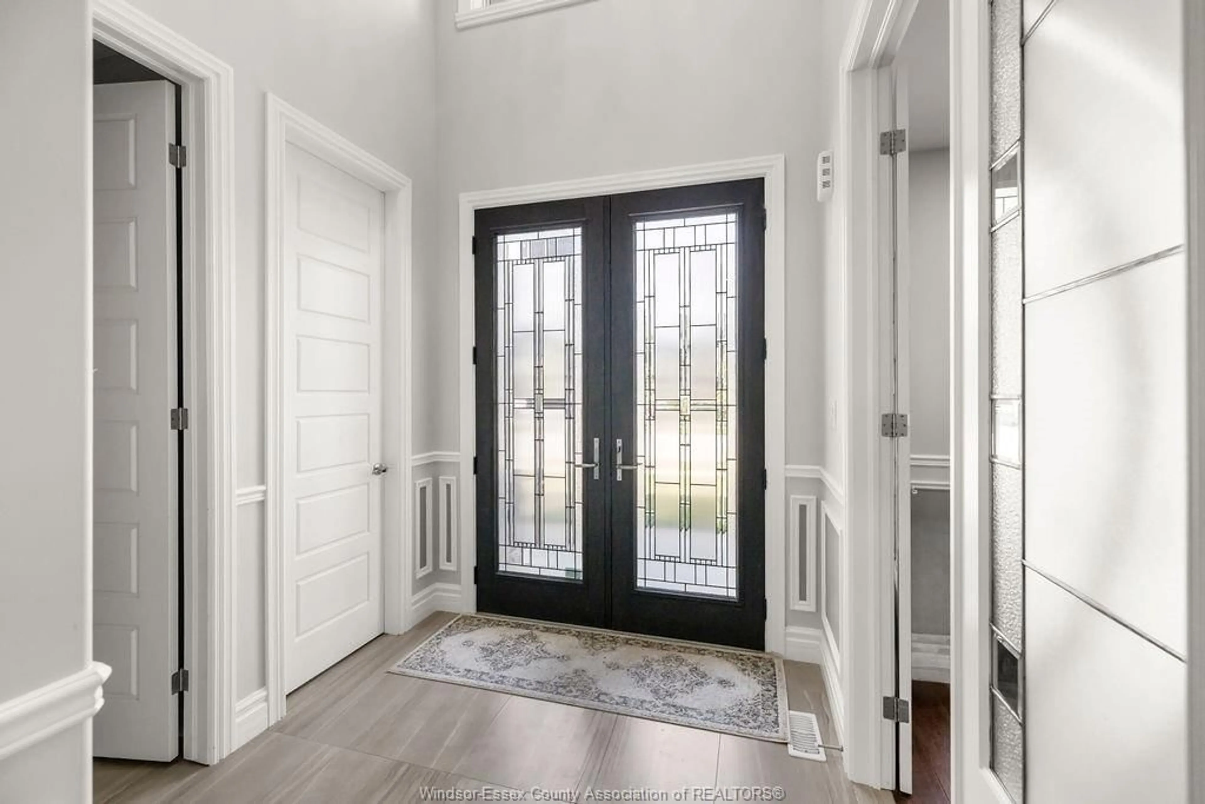 Indoor entryway for 3910 LASALLE WOODS Blvd, LaSalle Ontario N9H 0G6