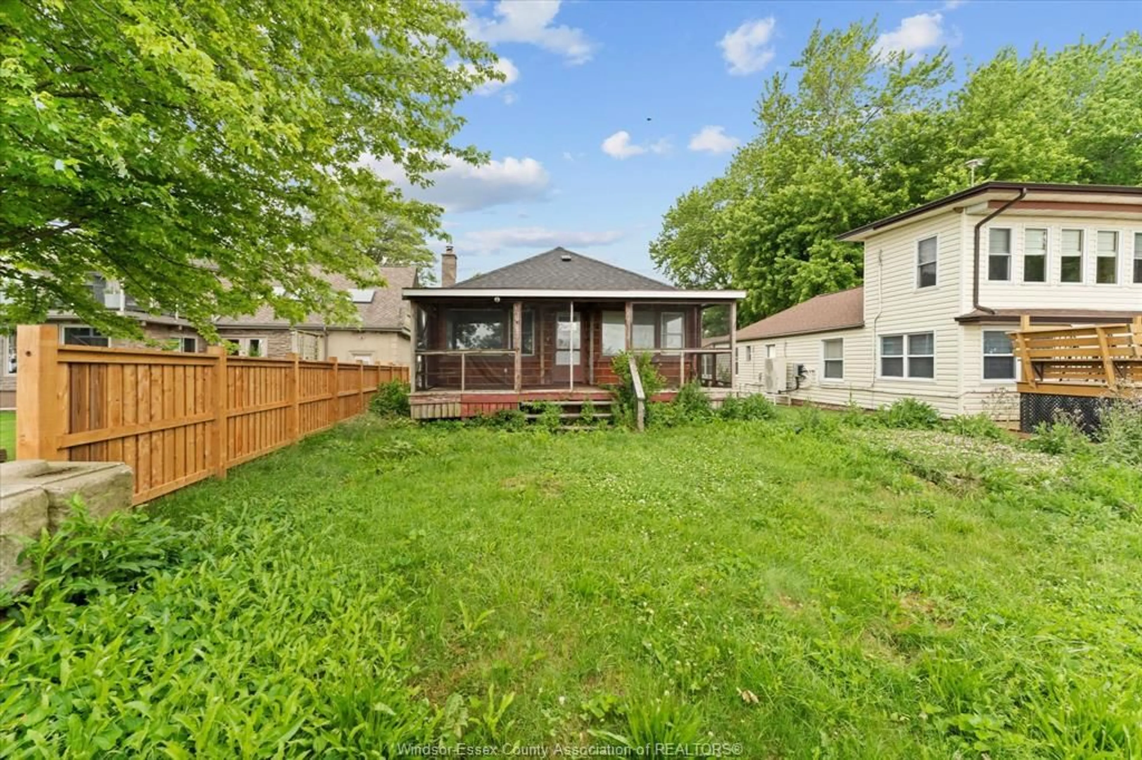 Patio, street for 390 EAST BEACH, Leamington Ontario N9H 3V7
