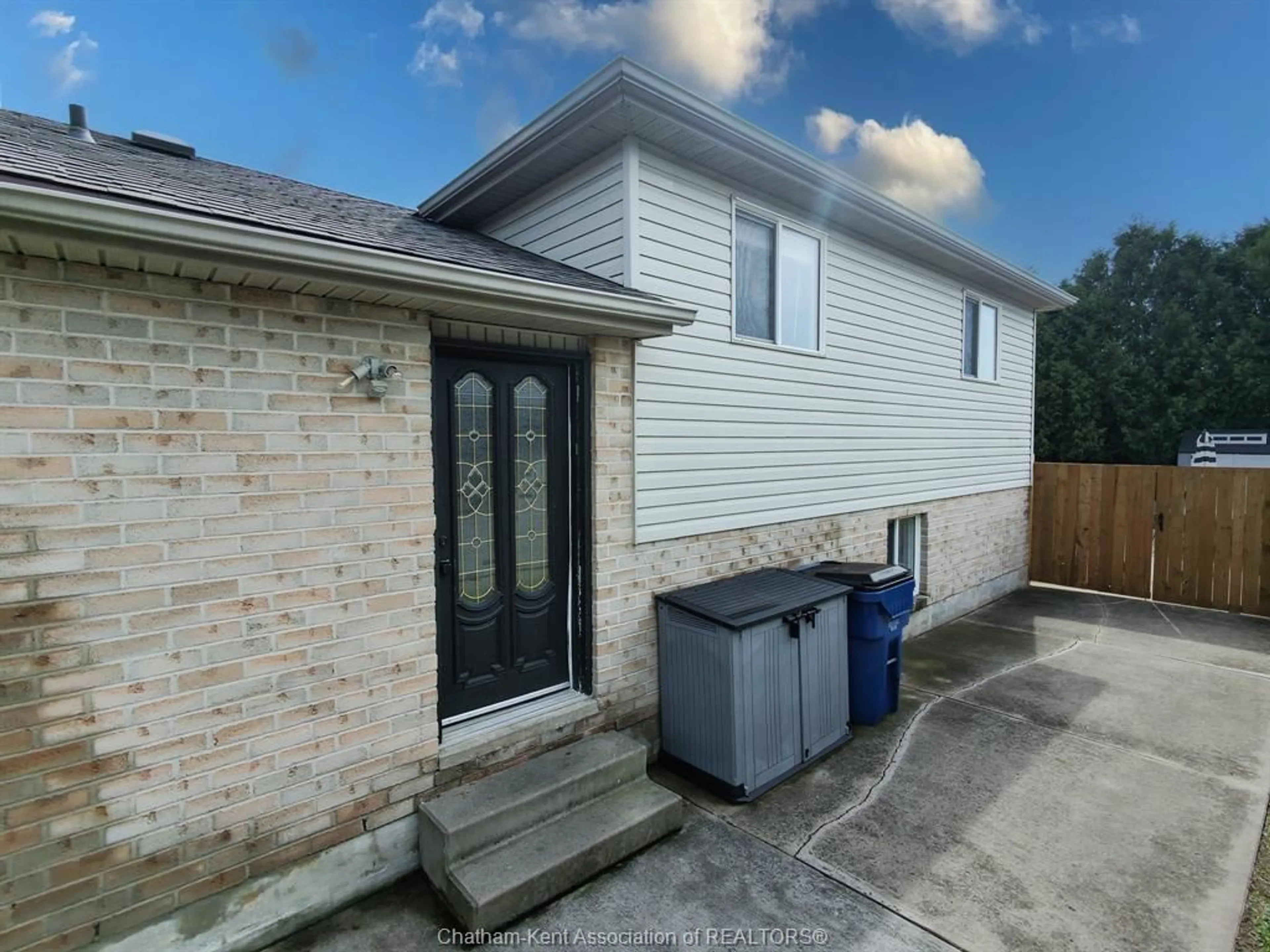 Unknown for 8 Hampton Crt, Chatham Ontario N7M 6K9