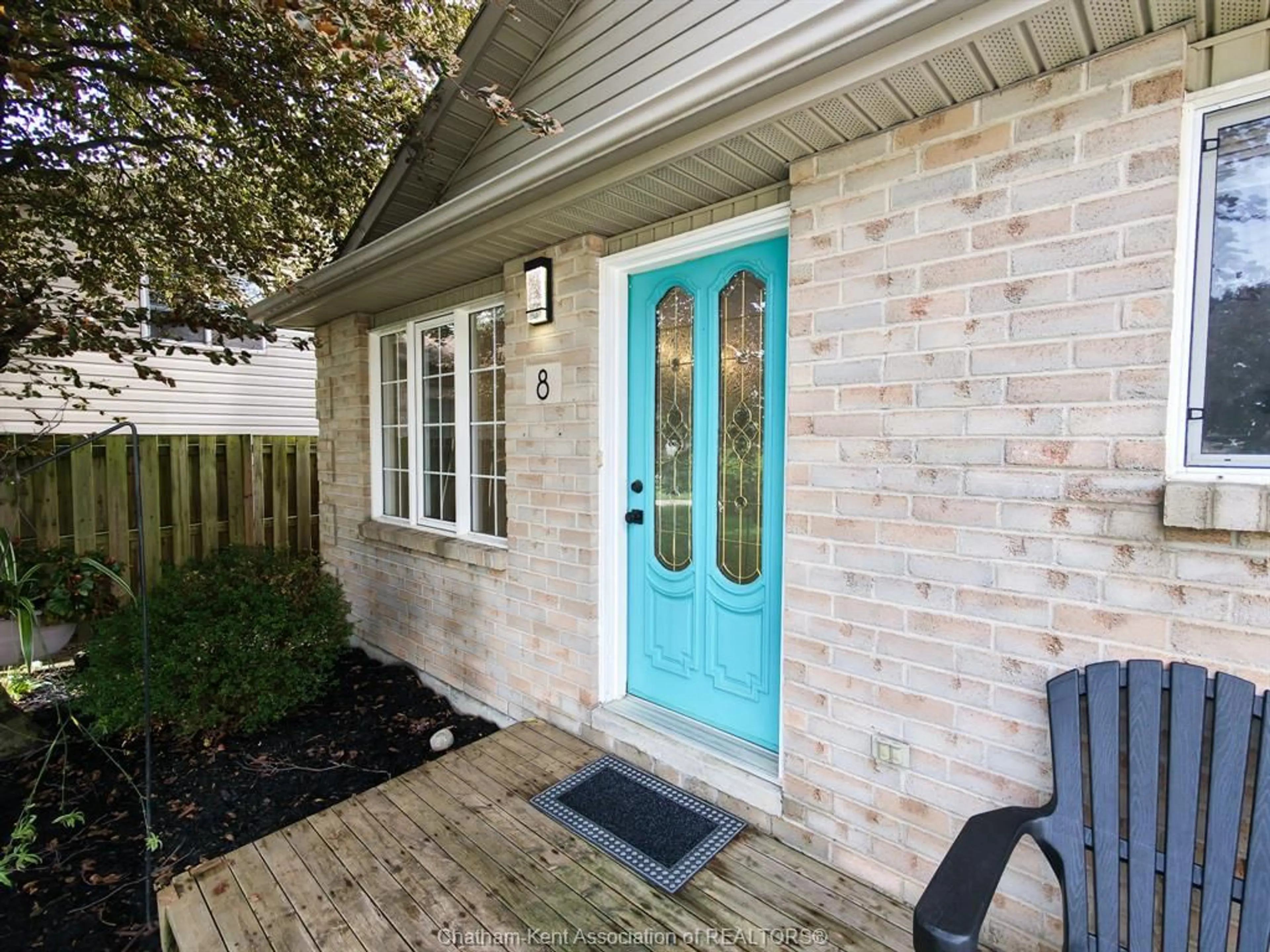 Indoor entryway for 8 Hampton Crt, Chatham Ontario N7M 6K9