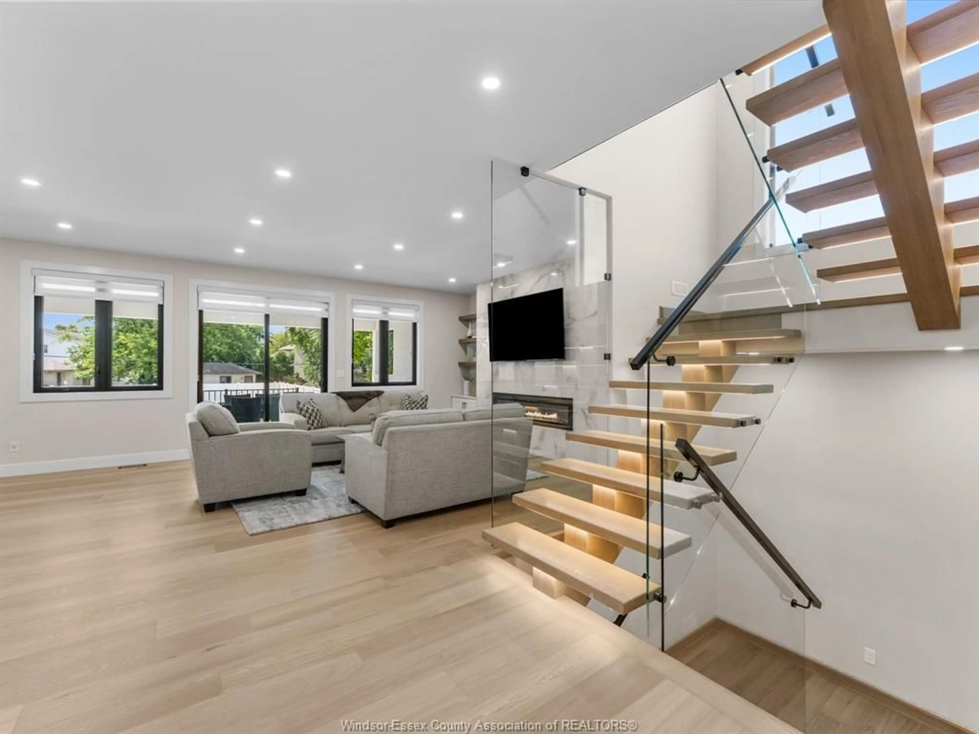 Stairs for 131 CHENE, Tecumseh Ontario N8N 1T1