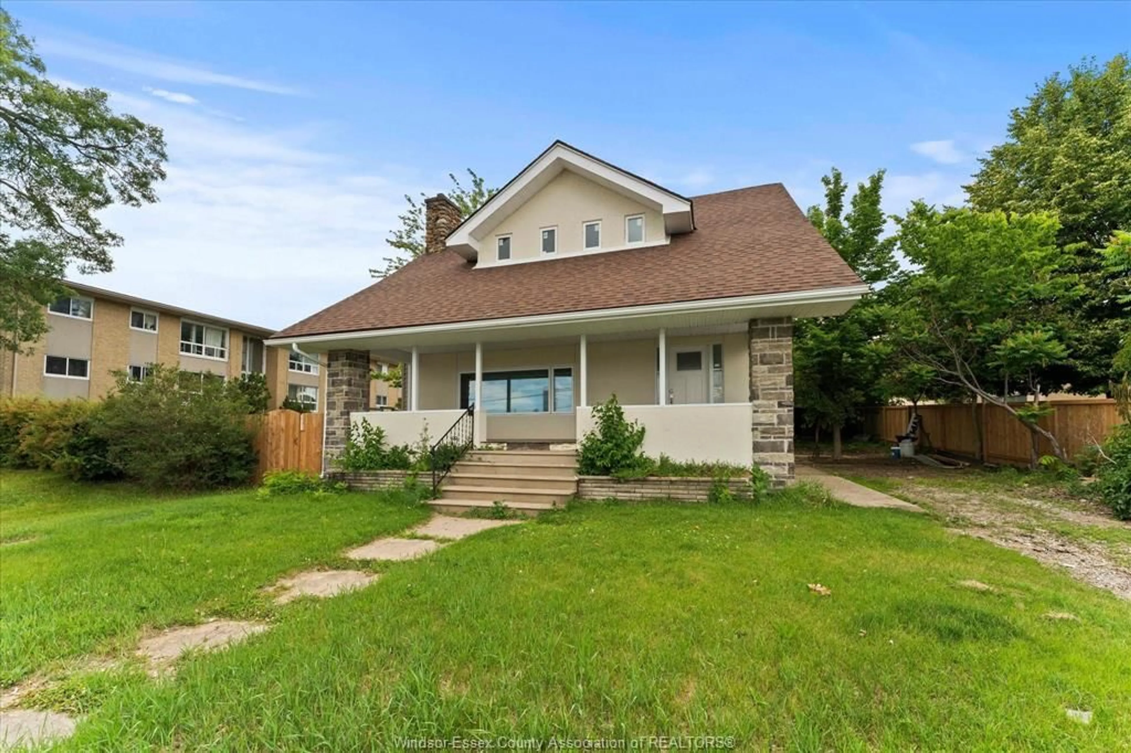 Unknown for 305 ERIE, Leamington Ontario N8H 3C7