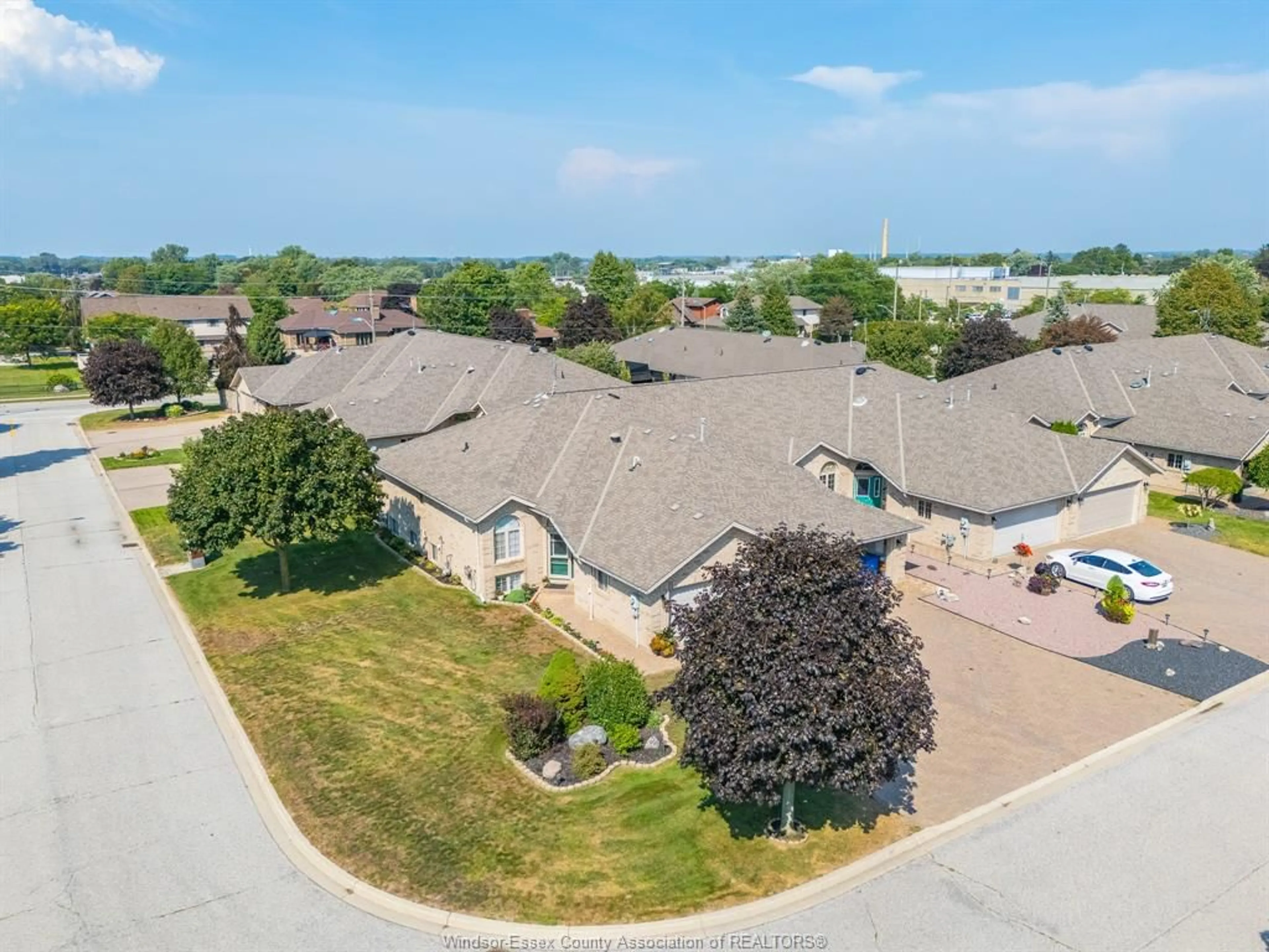 A pic from outside/outdoor area/front of a property/back of a property/a pic from drone, unknown for 41 Queens Hill Cres, Leamington Ontario N8H 5M5