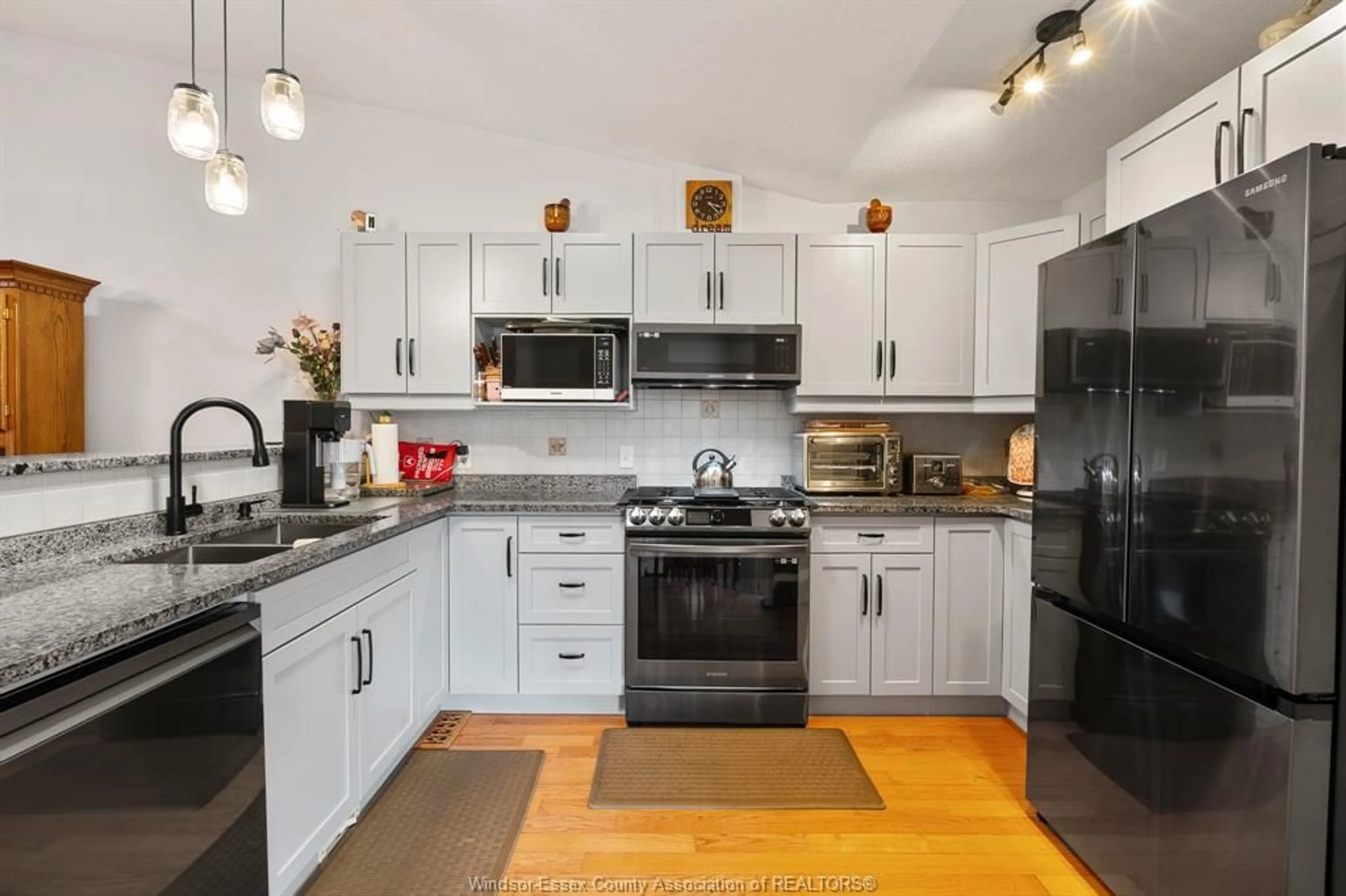 Standard kitchen, unknown for 41 Queens Hill Cres, Leamington Ontario N8H 5M5
