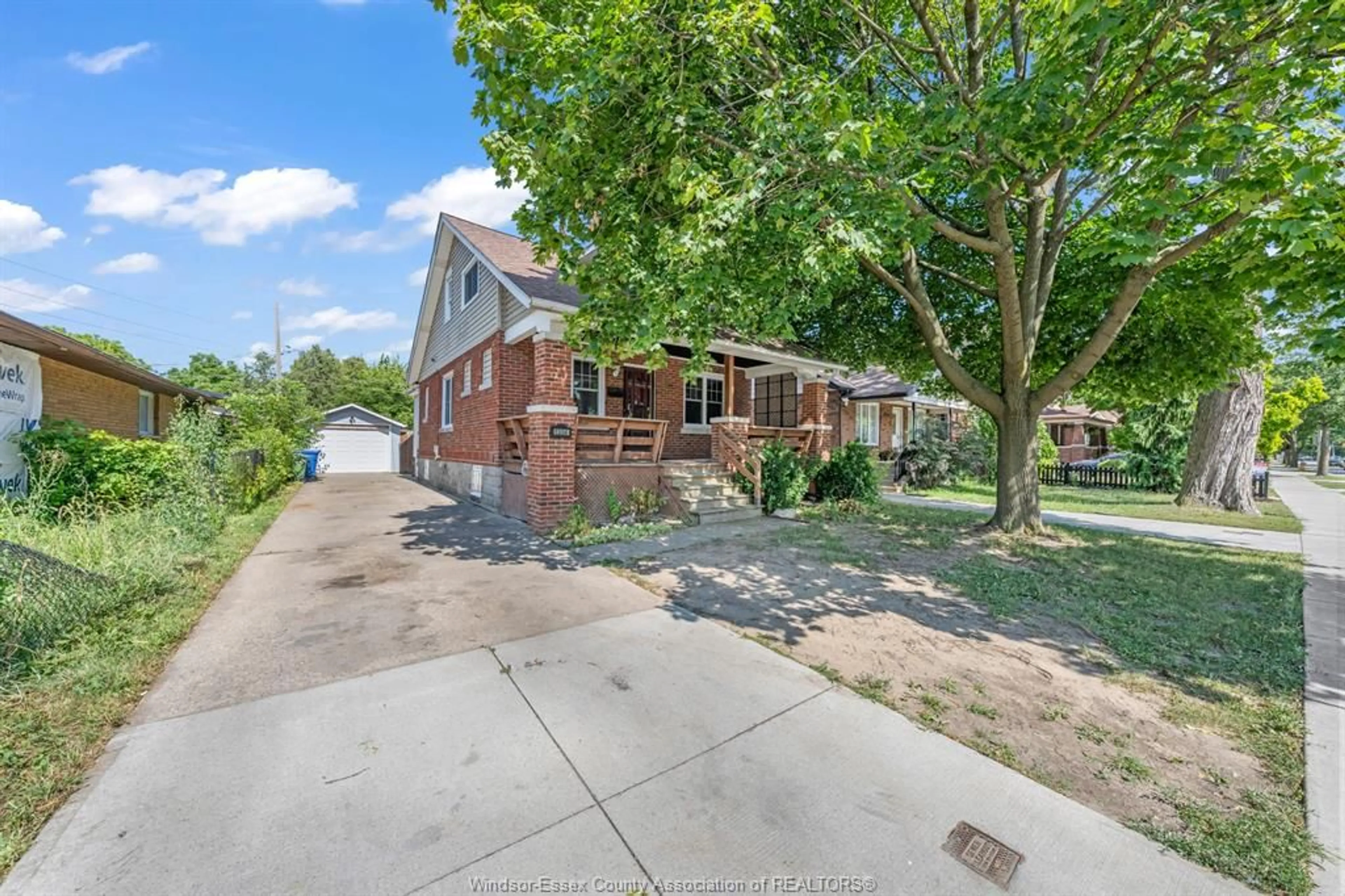 A pic from outside/outdoor area/front of a property/back of a property/a pic from drone, street for 1356 PILLETTE, Windsor Ontario N8Y 3B9