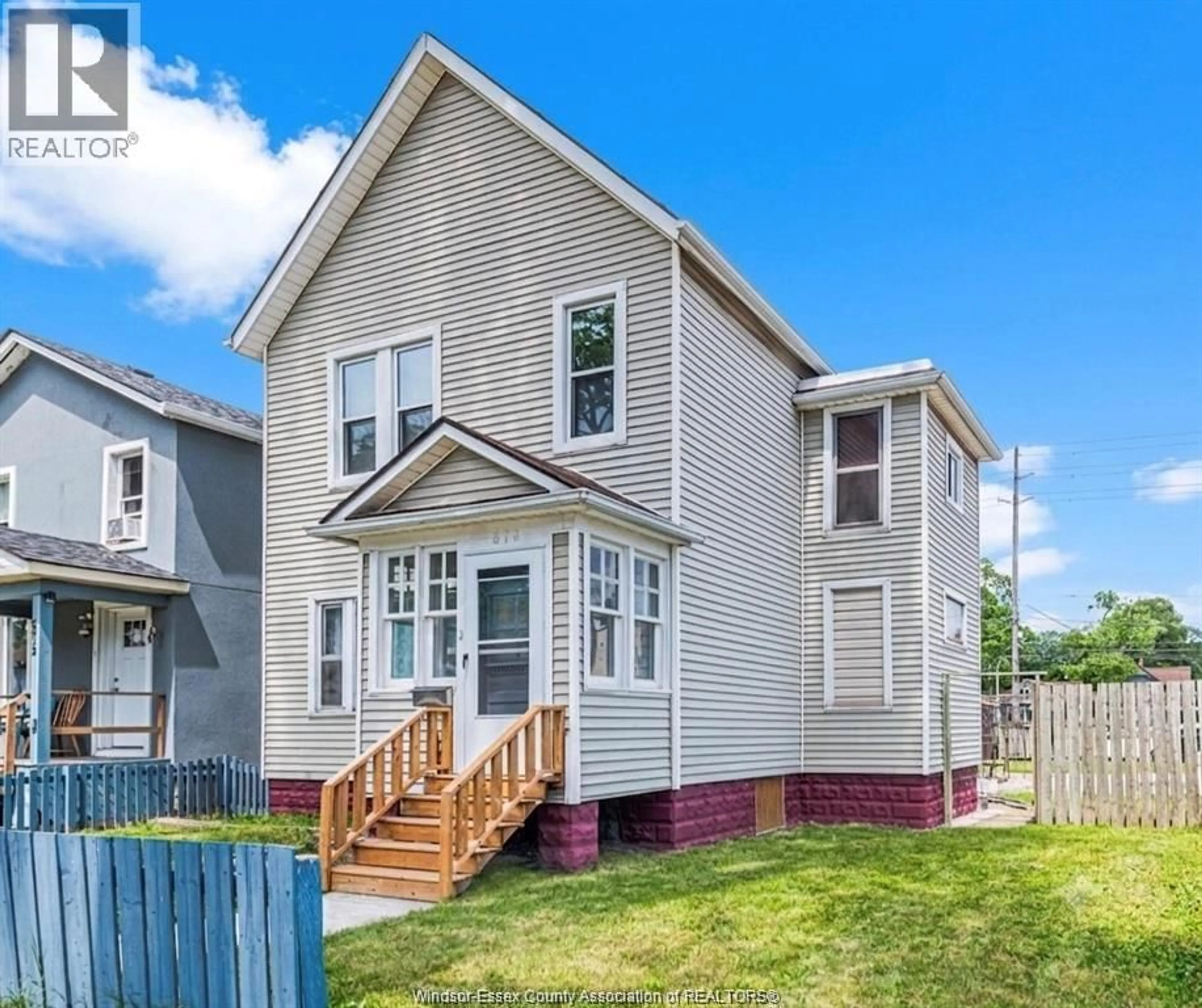 Home with vinyl exterior material, street for 576 JANETTE, Windsor Ontario N9A 4Z5