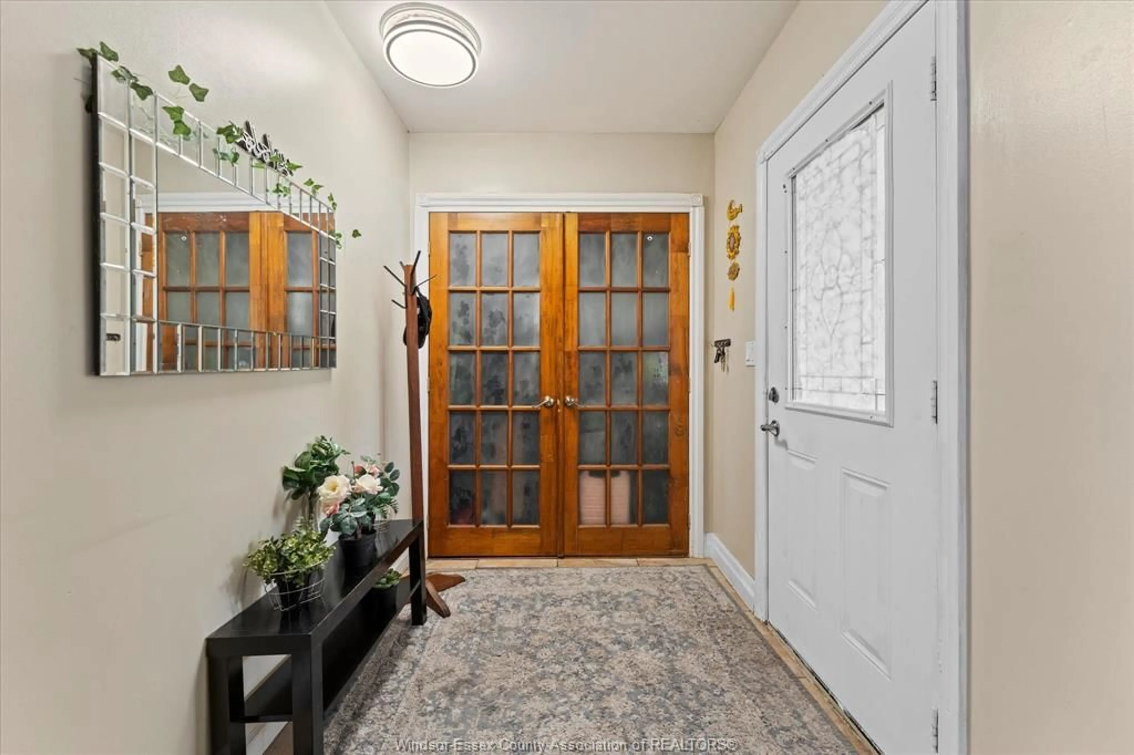 Indoor entryway for 1571 GOYEAU, Windsor Ontario N8X 3L5