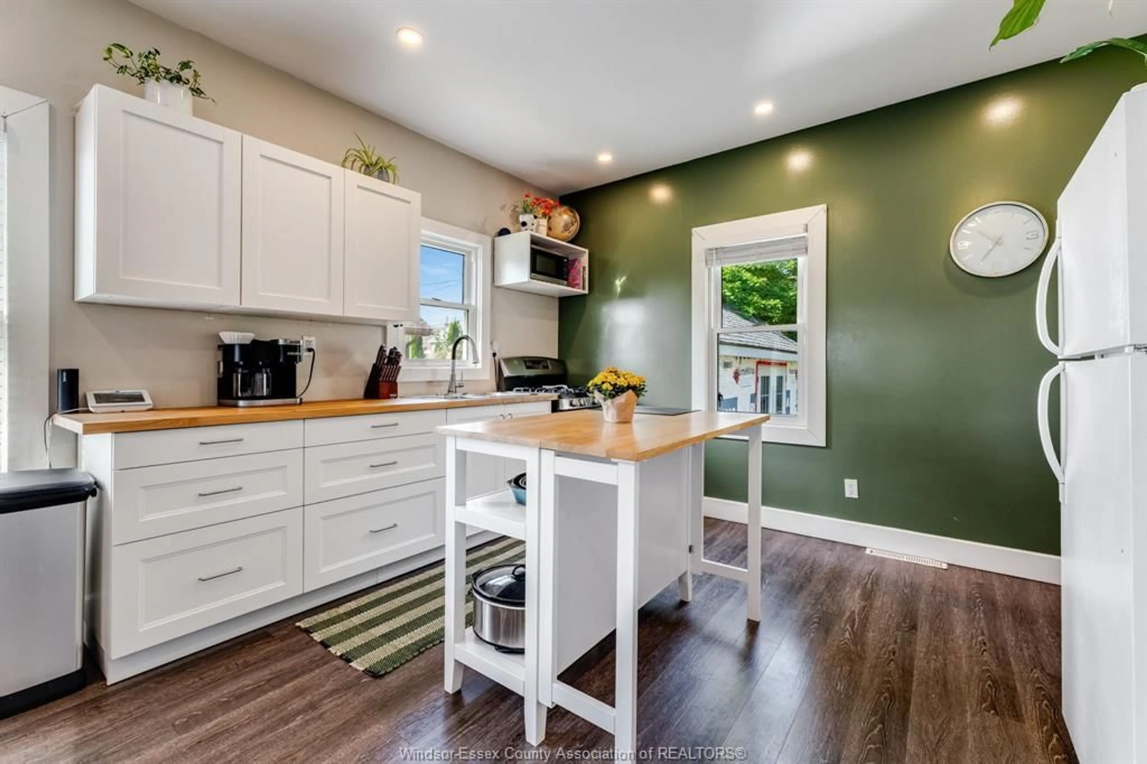 Open concept kitchen, wood/laminate floor for 13 WESTMORELAND Ave, Leamington Ontario N8H 3P2