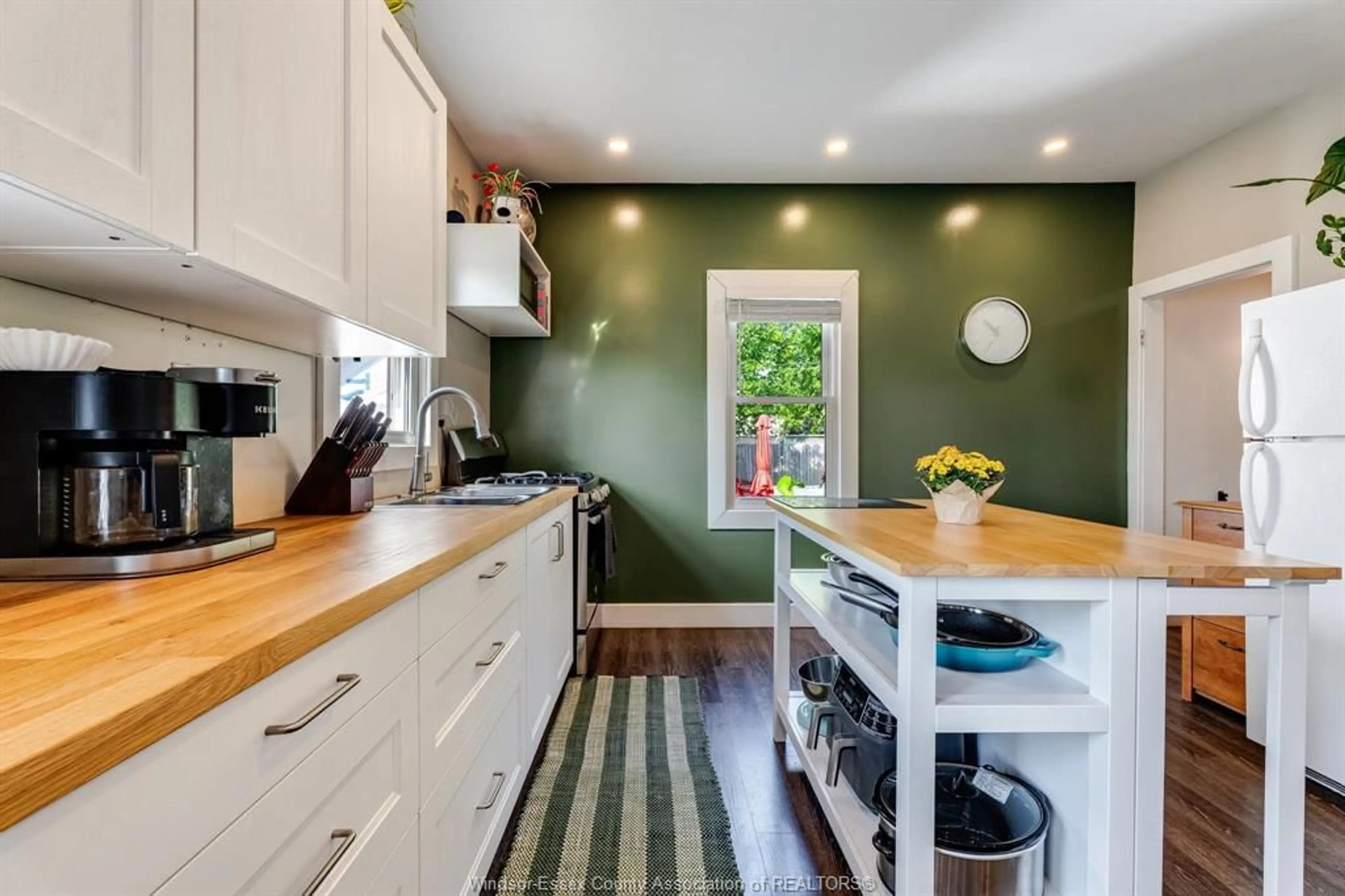 Contemporary kitchen, unknown for 13 WESTMORELAND Ave, Leamington Ontario N8H 3P2