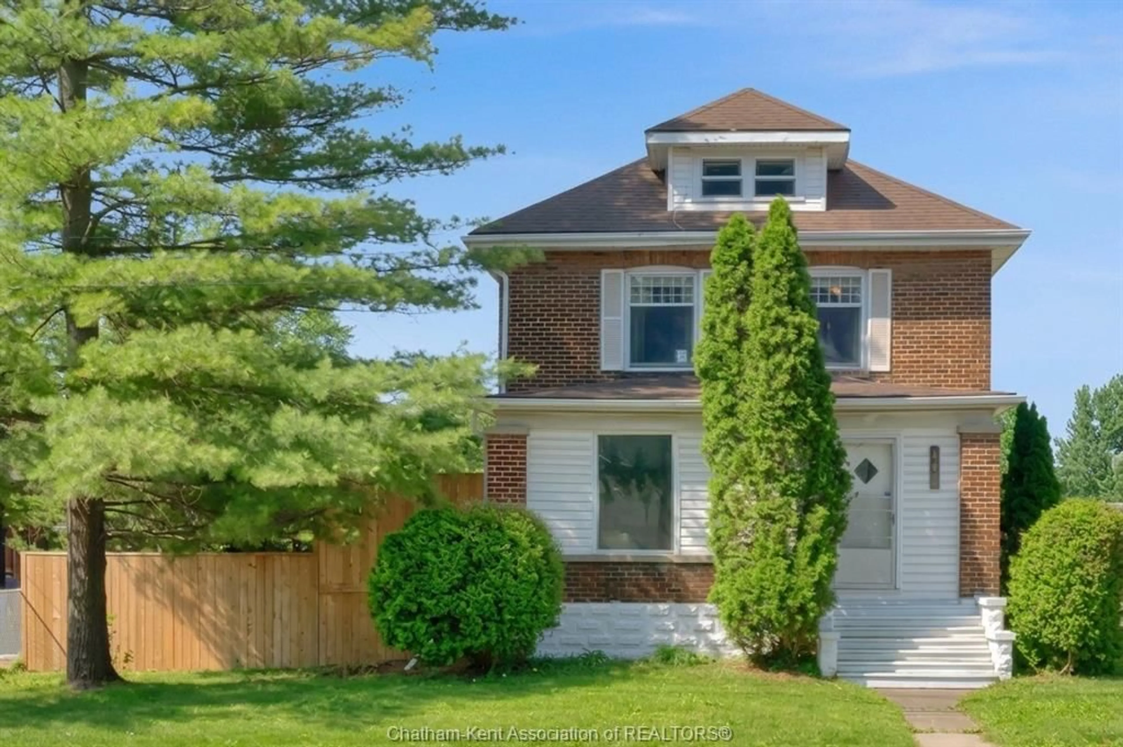 Home with brick exterior material, street for 448 Queen St, Chatham Ontario N7M 2J3