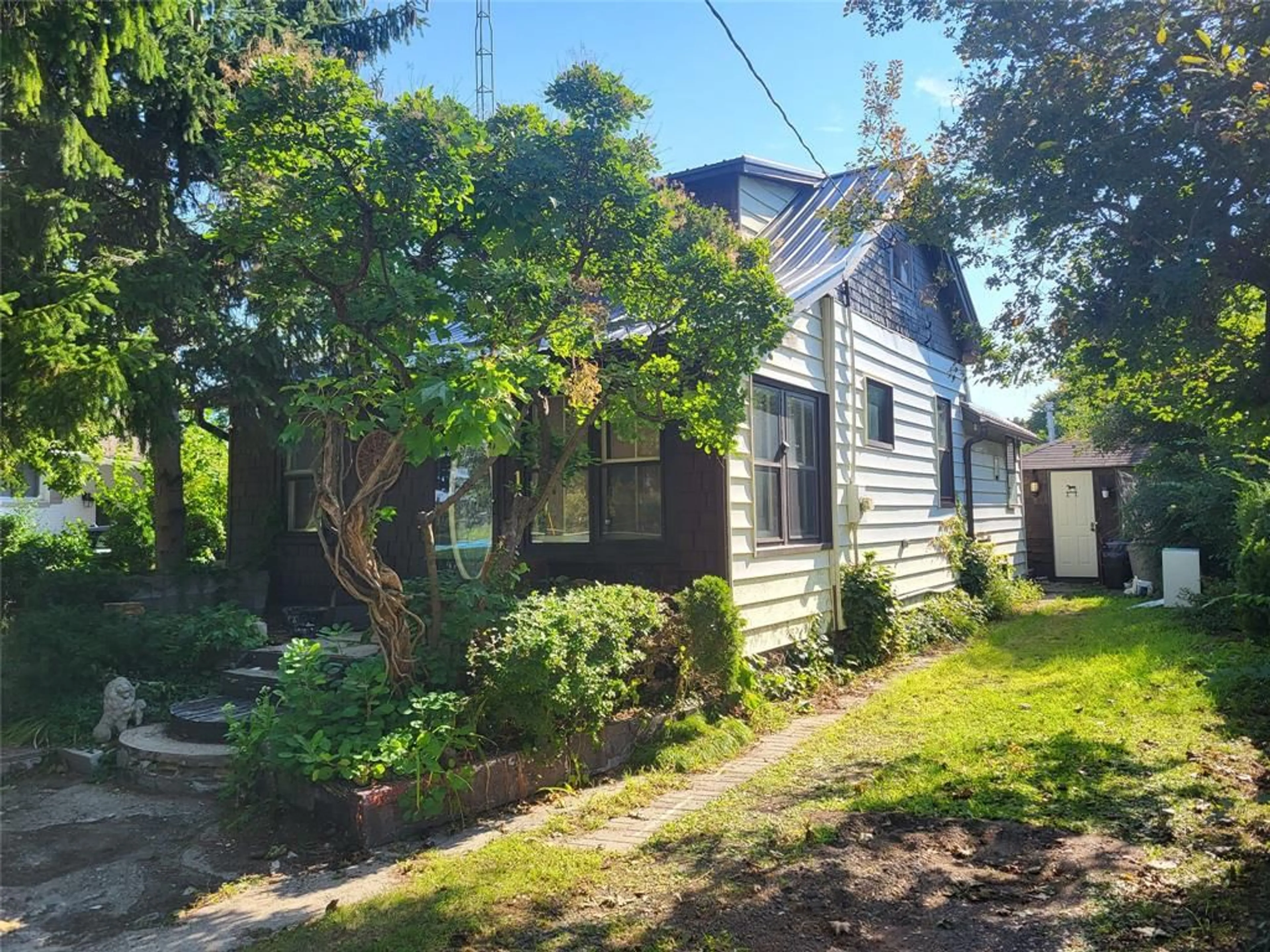 A pic from outside/outdoor area/front of a property/back of a property/a pic from drone, street for 19 MONK St, Point Edward Ontario N7V 1M5