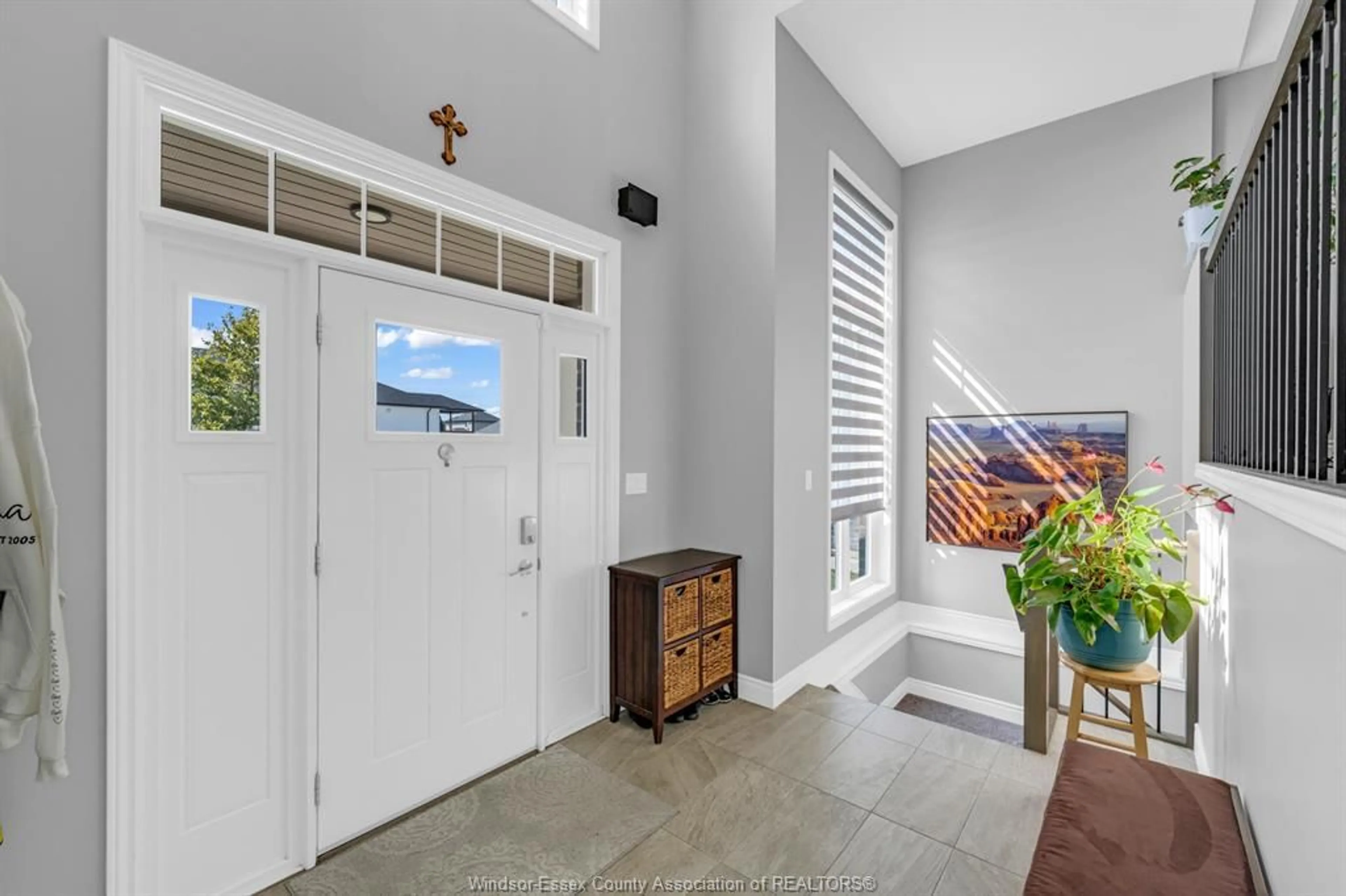 Indoor entryway for 170 LAMBERT, Amherstburg Ontario N9V 0G3