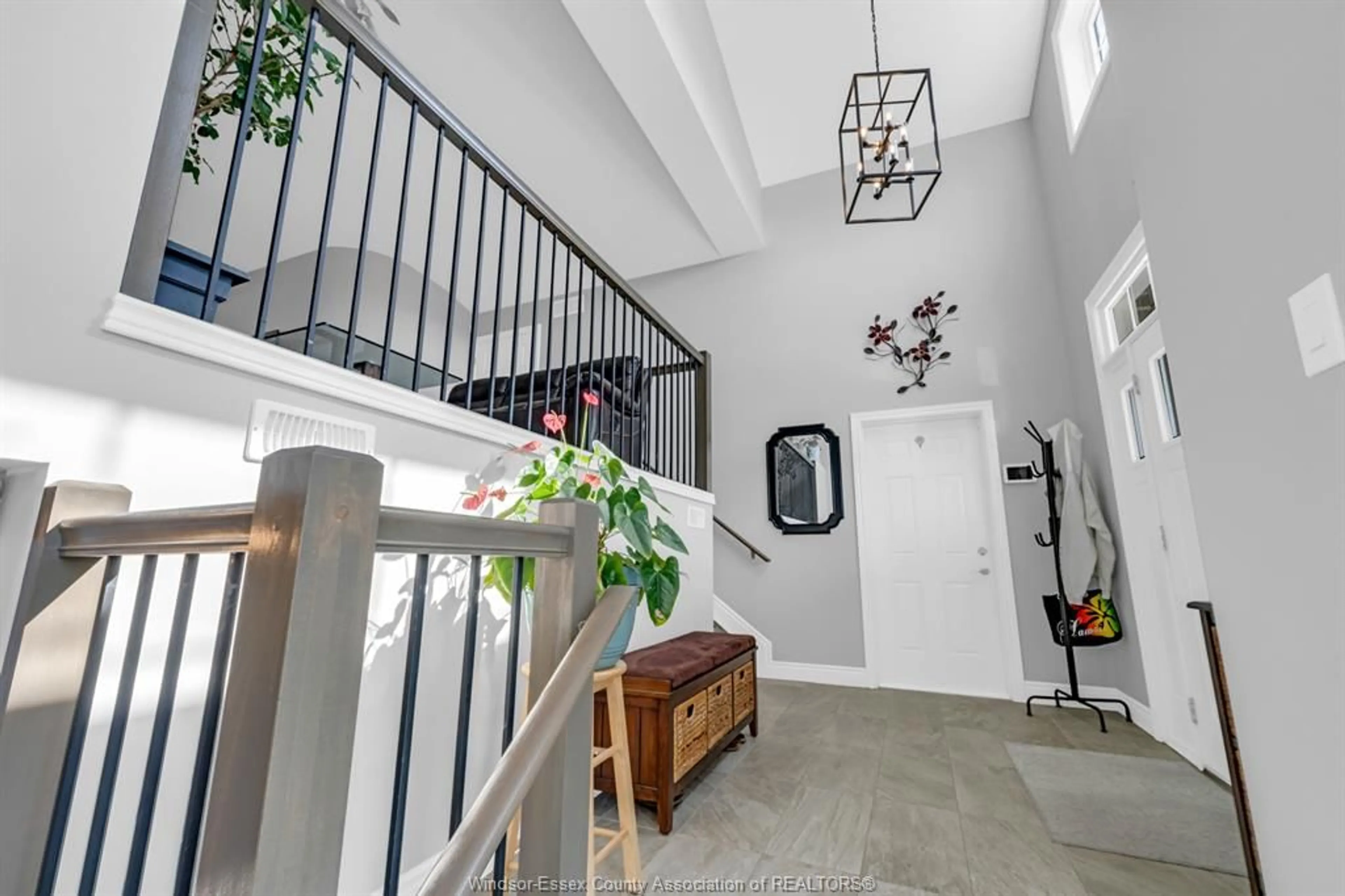 Indoor foyer for 170 LAMBERT, Amherstburg Ontario N9V 0G3