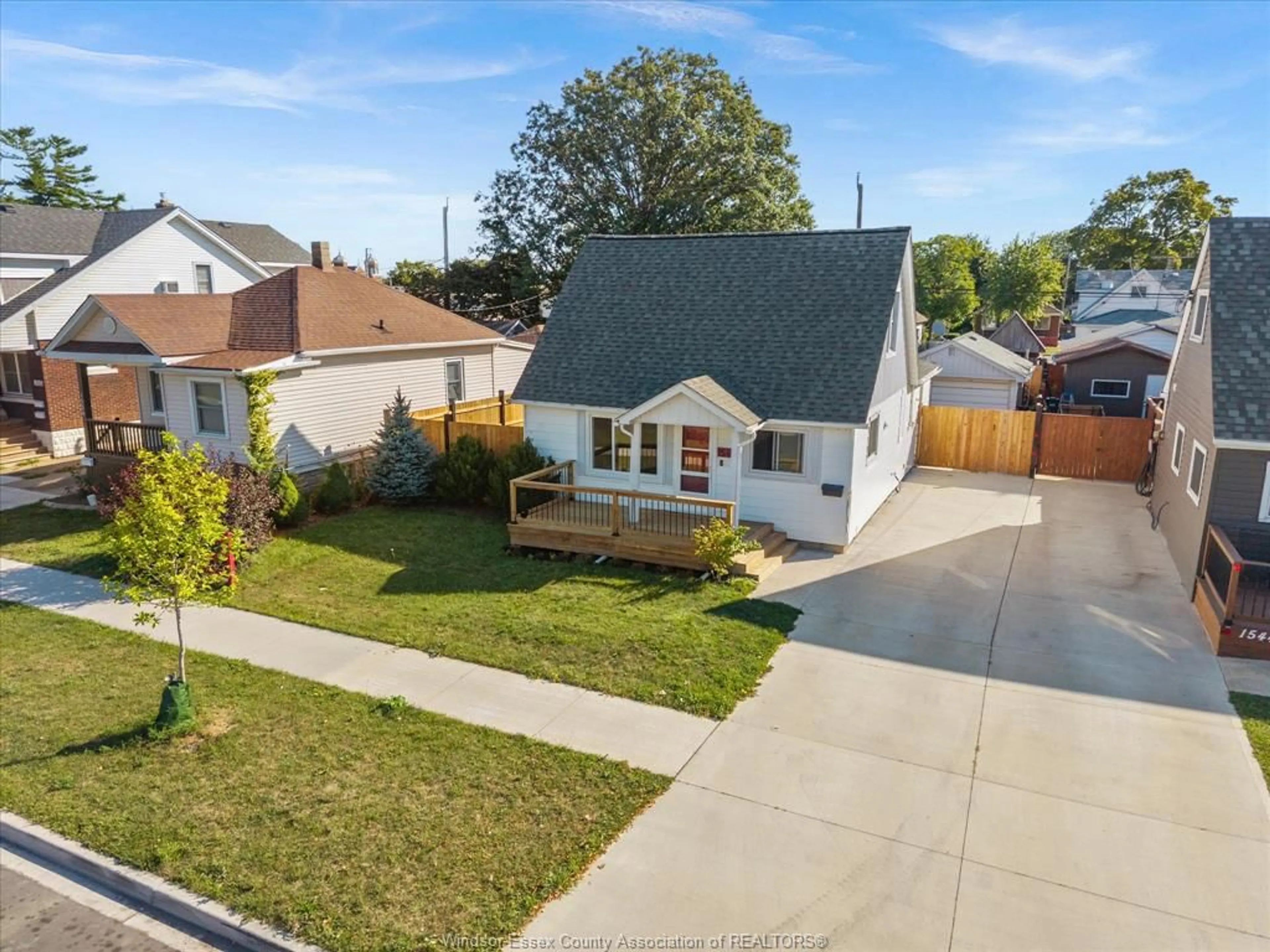 A pic from outside/outdoor area/front of a property/back of a property/a pic from drone, street for 1540 ST. LUKE Rd, Windsor Ontario N8Y 3N3