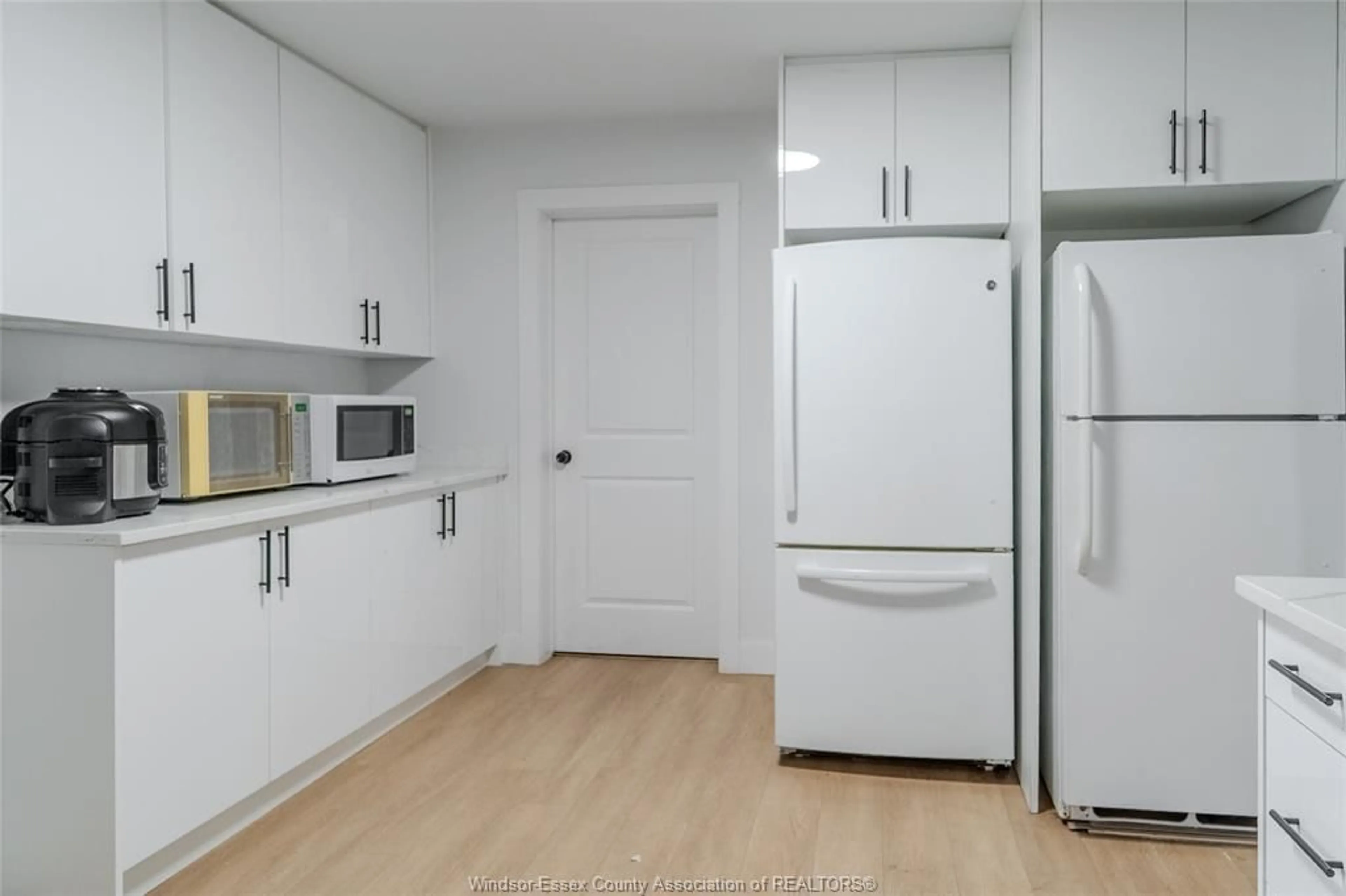 Standard kitchen, wood/laminate floor for 523 Caron Ave, Windsor Ontario N8T 1C1