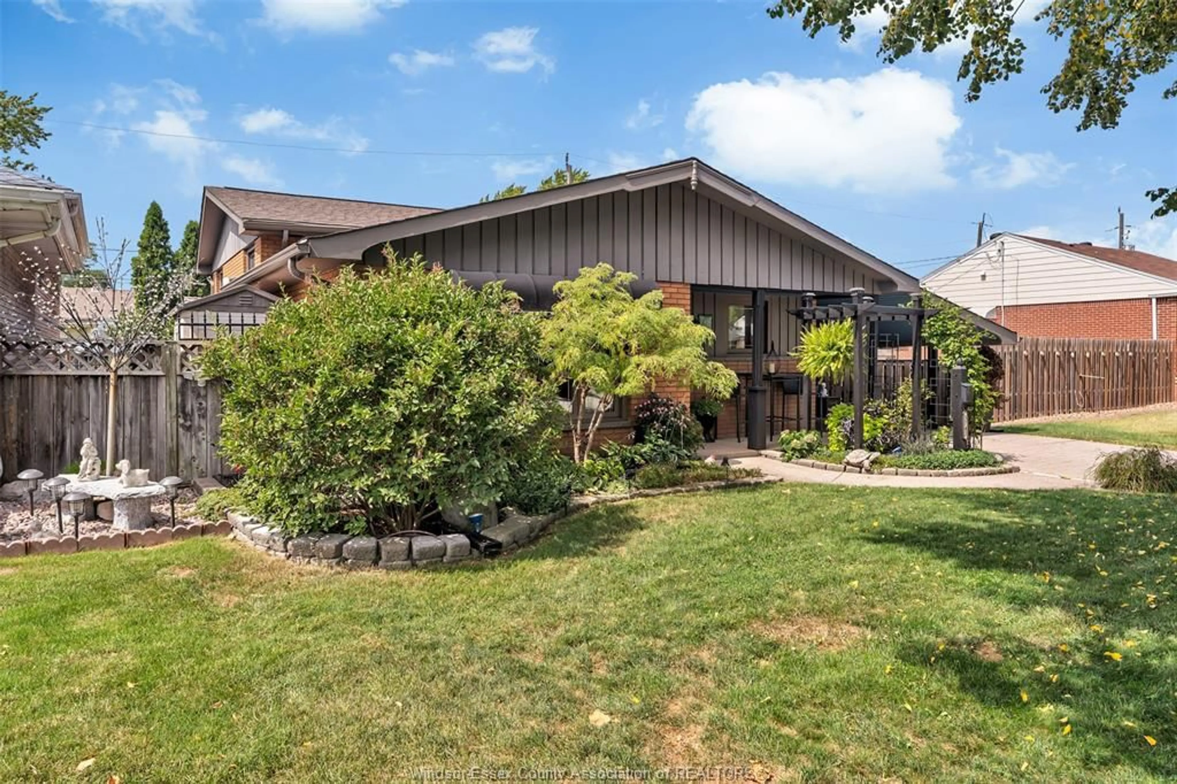 Unknown for 3742 MYRTLE Ave, Windsor Ontario N8W 5W1