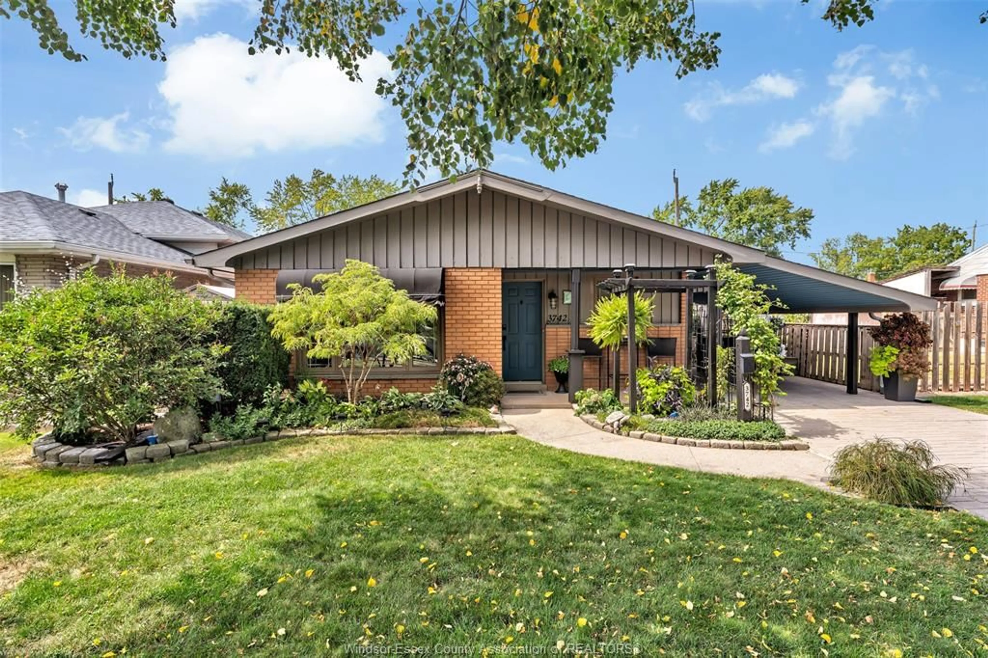 Home with brick exterior material, street for 3742 MYRTLE Ave, Windsor Ontario N8W 5W1