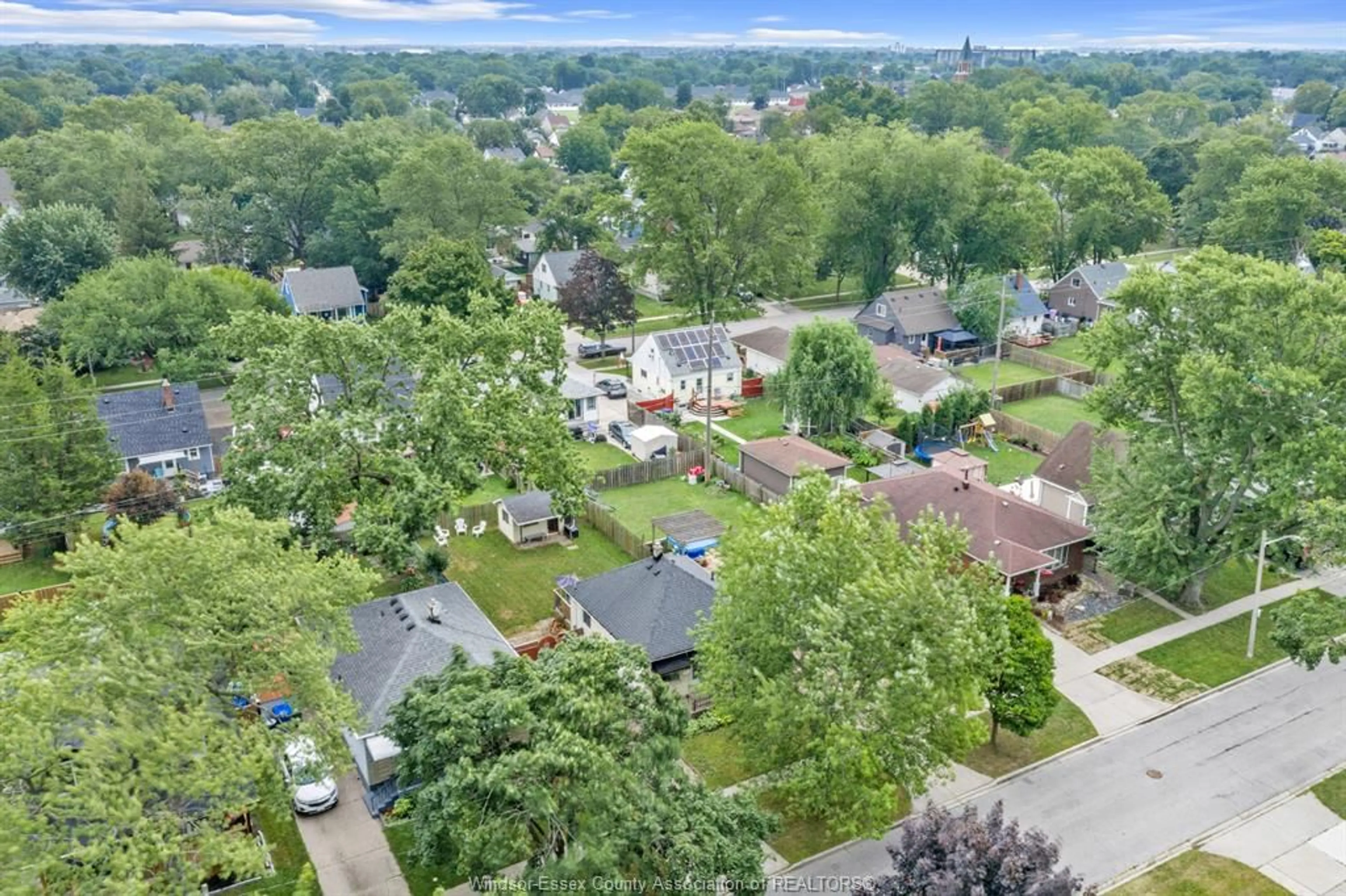 A pic from outside/outdoor area/front of a property/back of a property/a pic from drone, unknown for 1826 FRANCOIS Rd, Windsor Ontario N8W 4S7